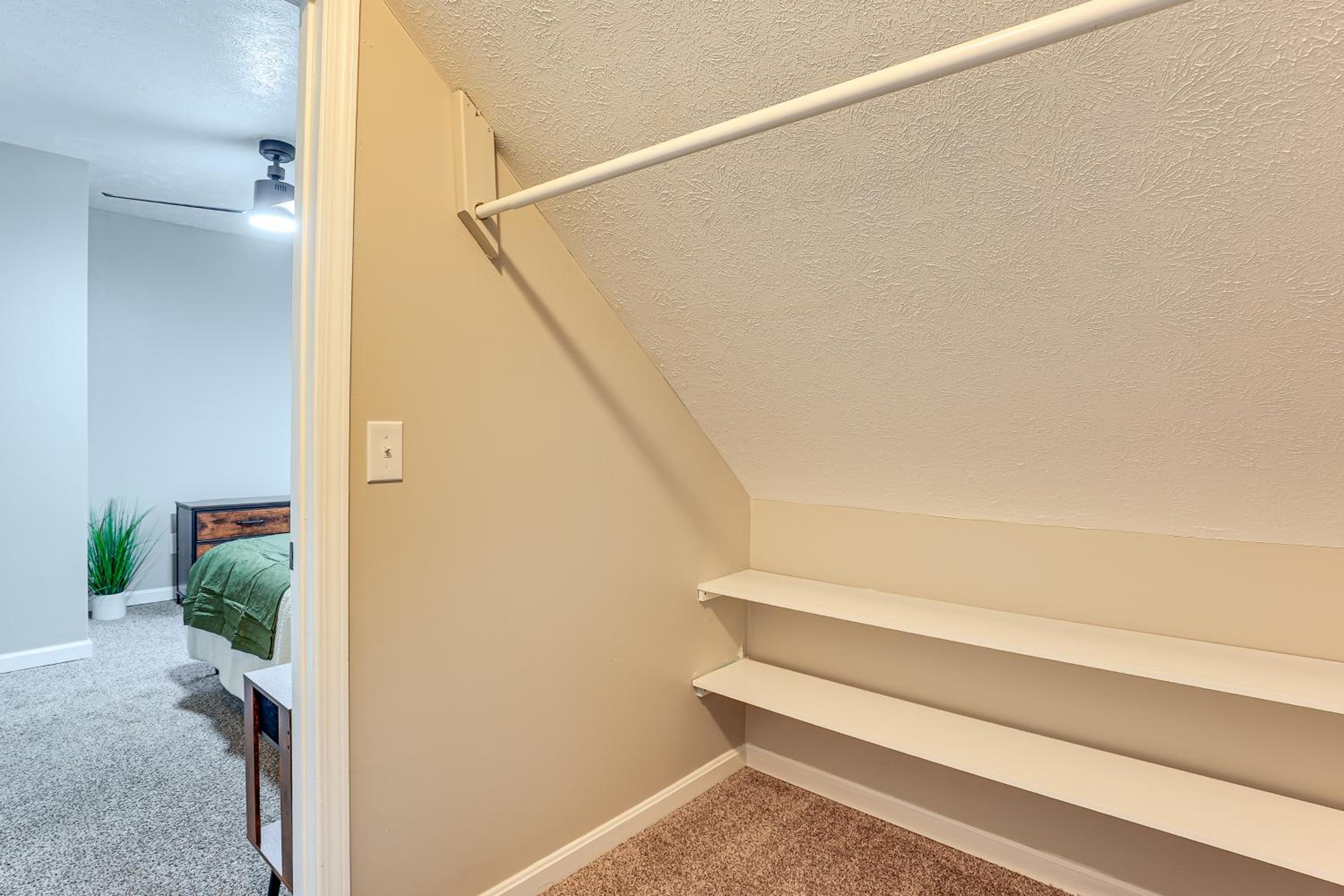 Stay Near the Derby and Downtown! Louisville Apt