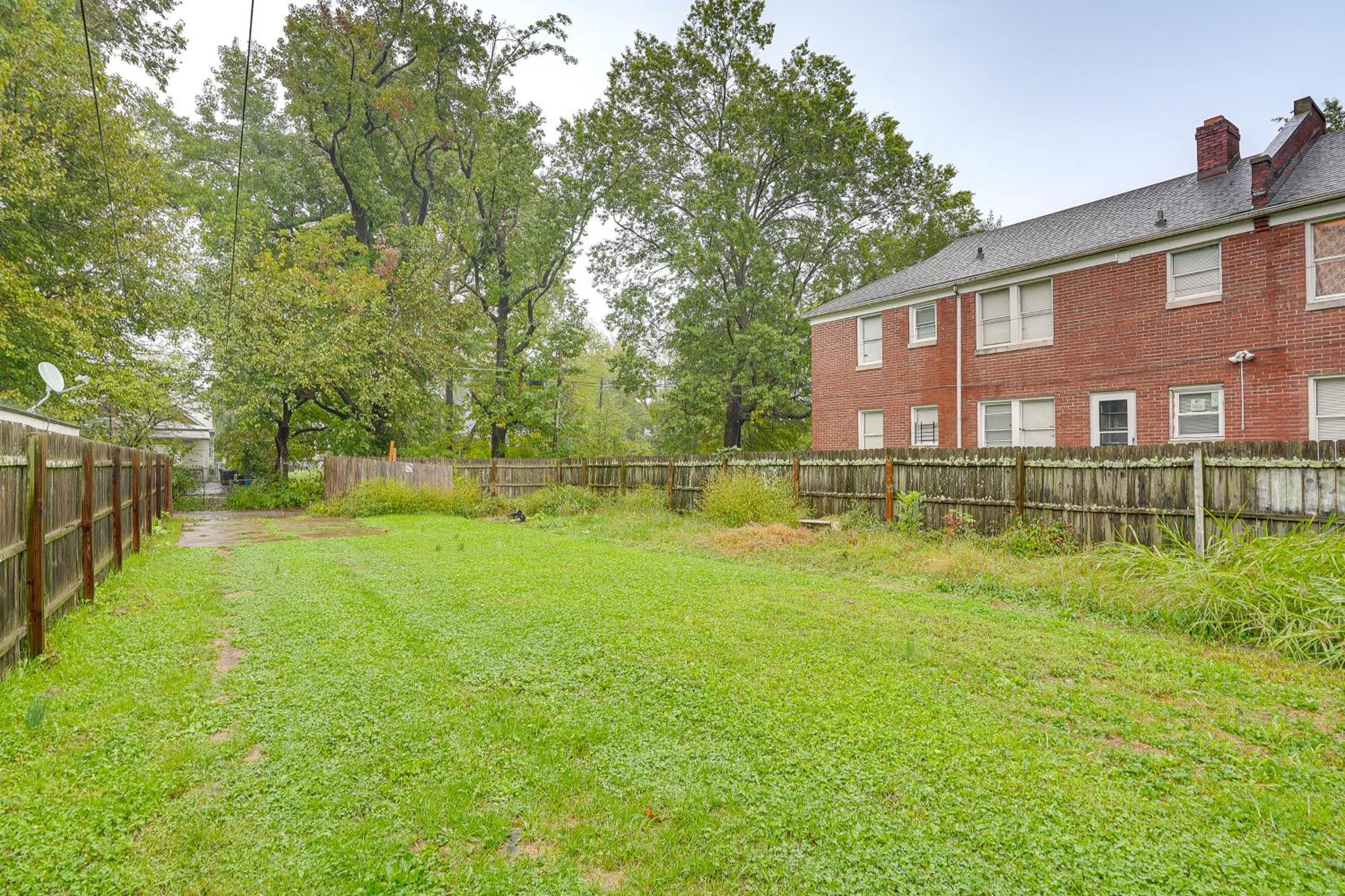 Stay Near the Derby and Downtown! Louisville Apt