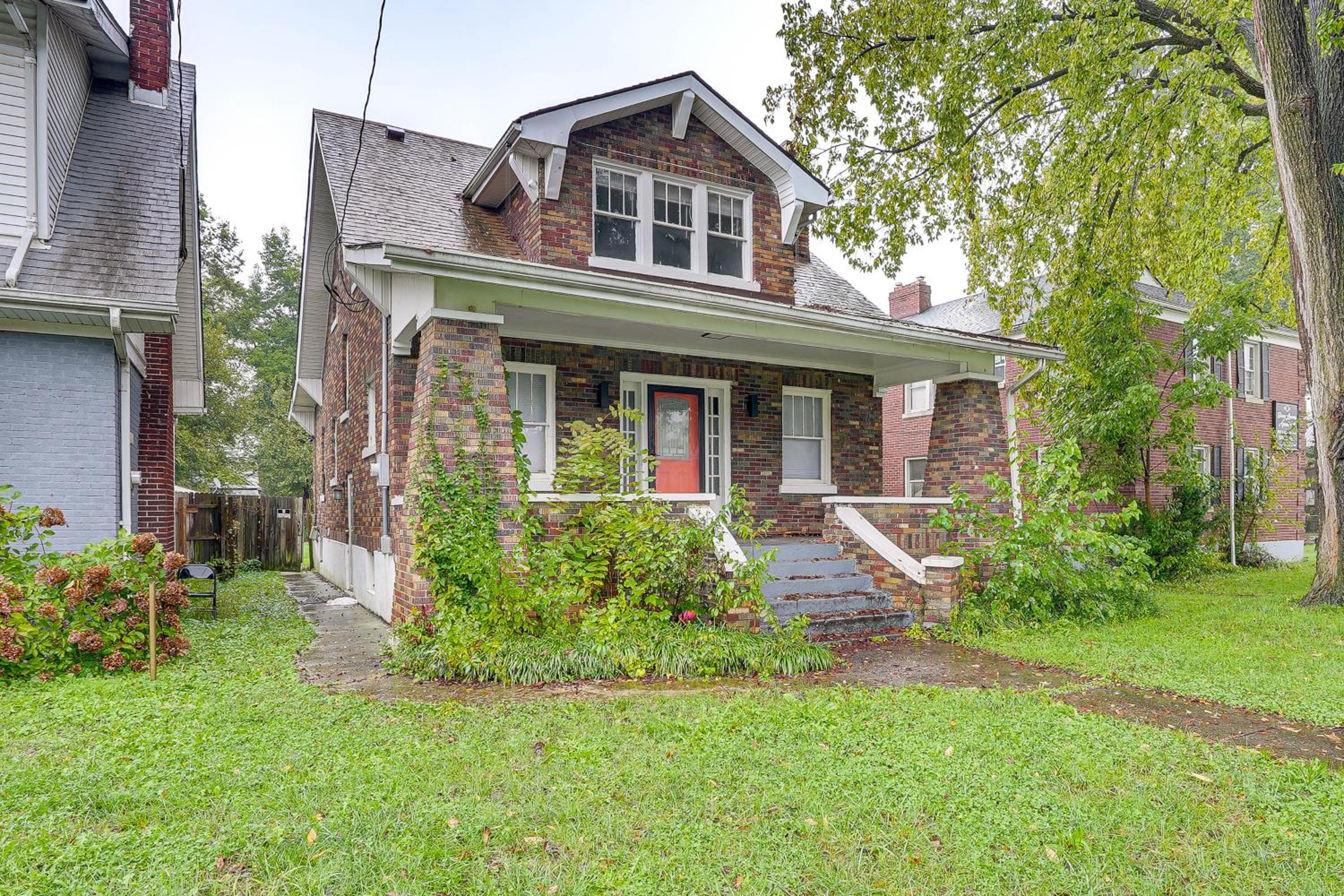 Stay Near the Derby and Downtown! Louisville Apt