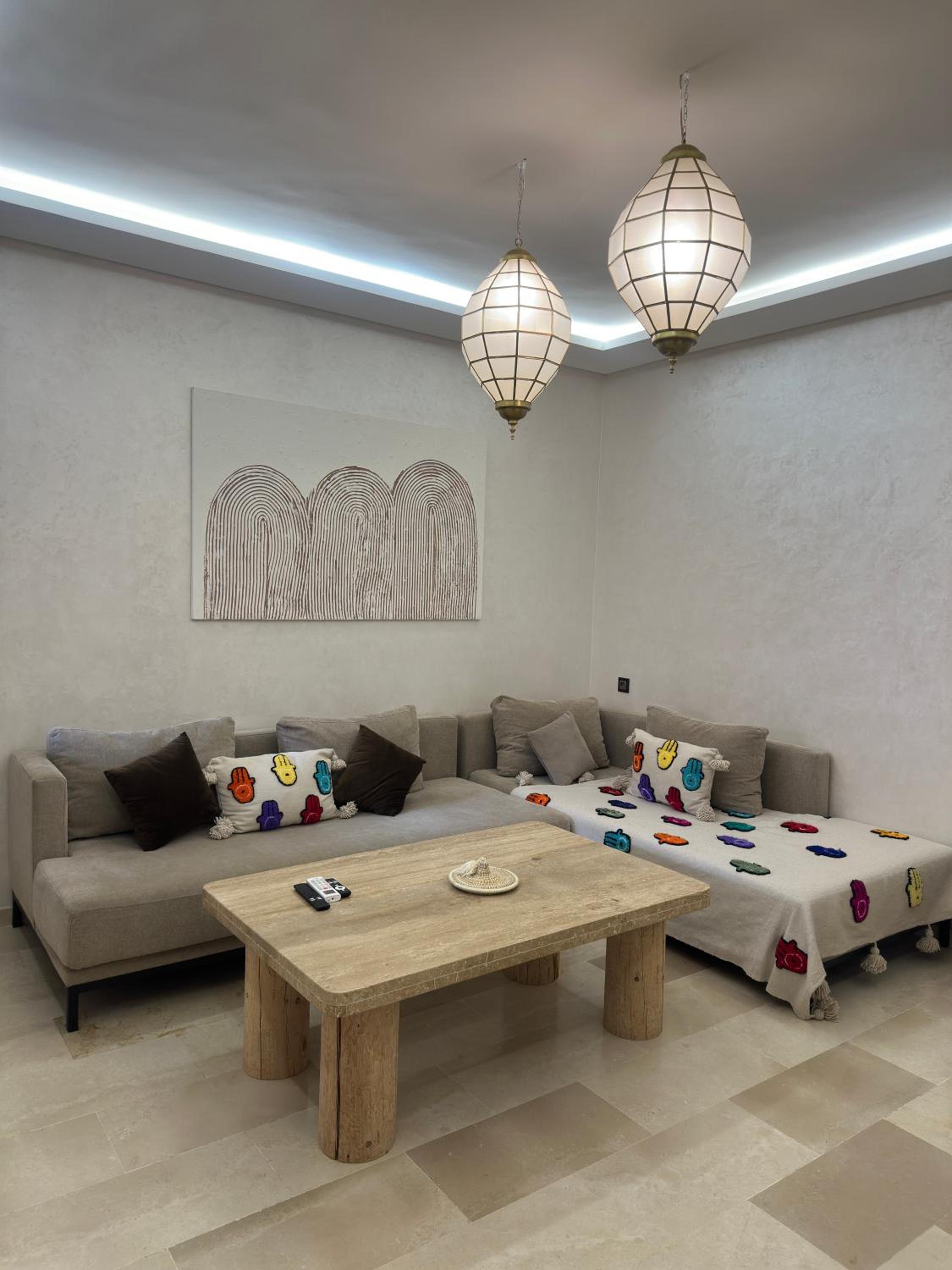 Gueliz Central Apartment with Pool and Parking