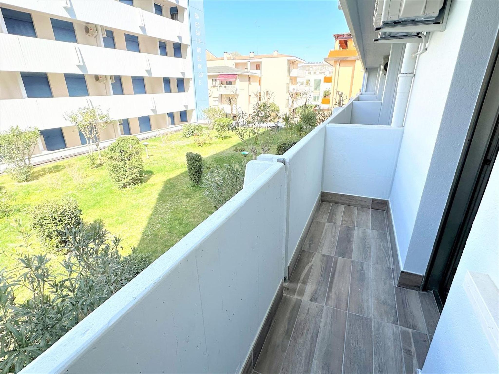 Stylish Bibione flat with pool access