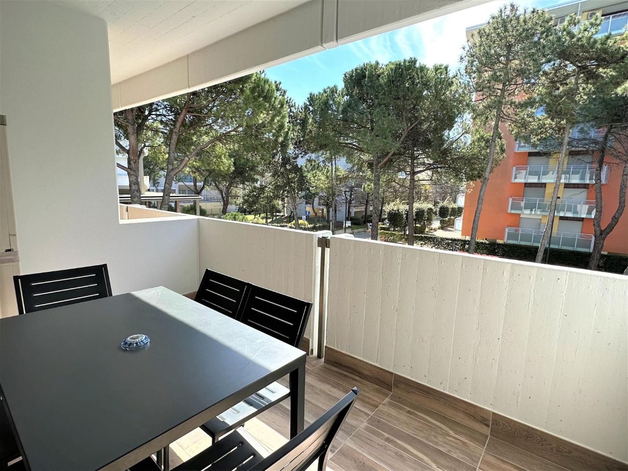 Stylish Bibione flat with pool access