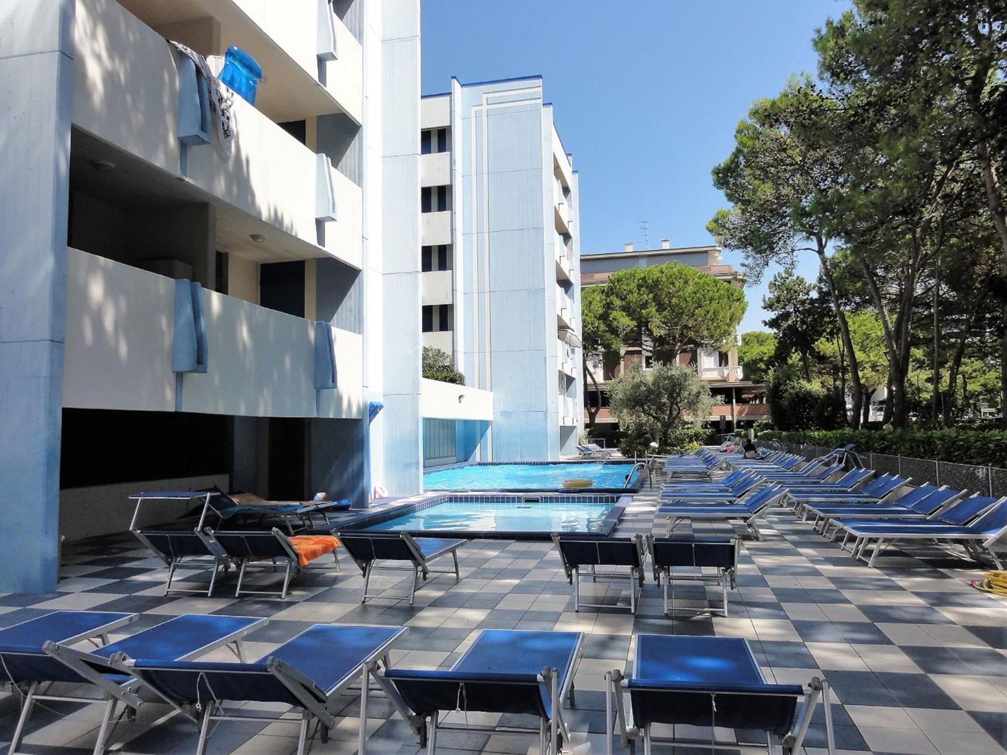Stylish Bibione flat with pool access