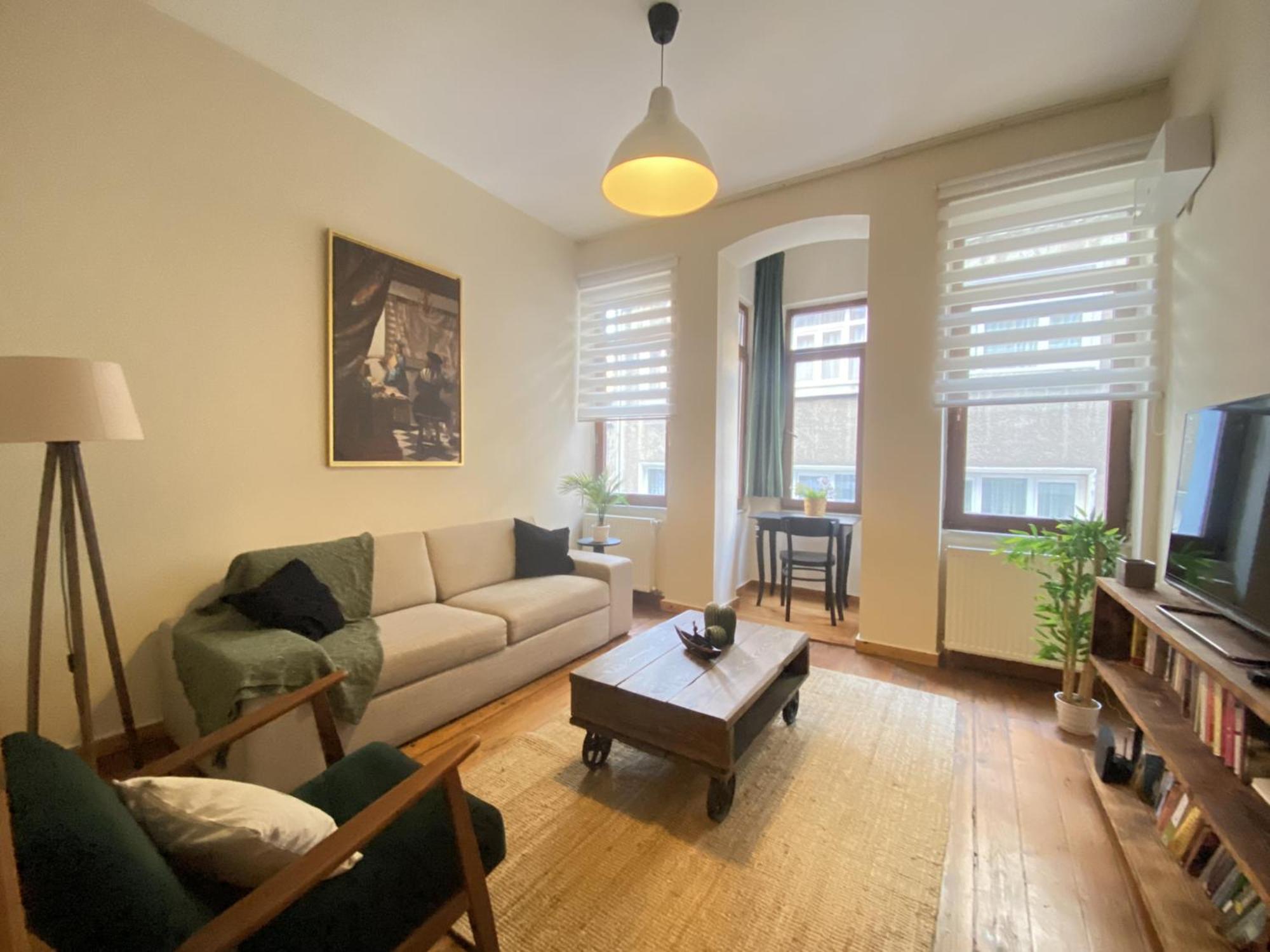 Authentic 1BR Beyoğlu Flat - Walk to İstiklal