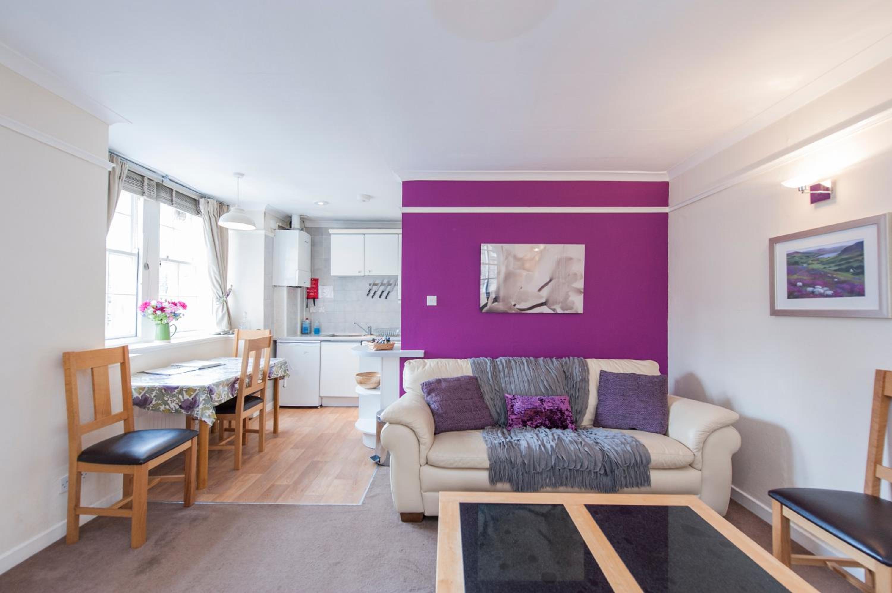 Writers View, Royal Mile Apartment Edinburgh view 4