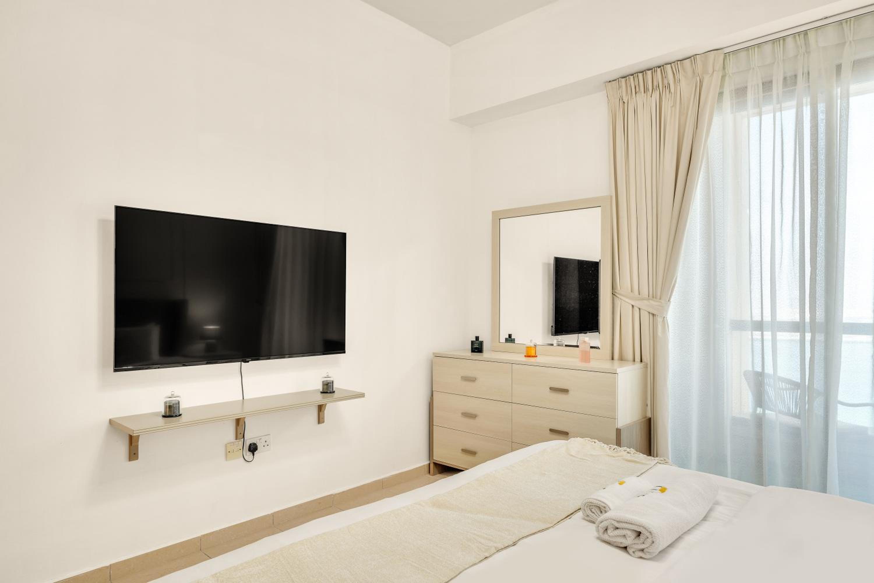 JBR Rimal By Luxe Living - Dubai Eye View