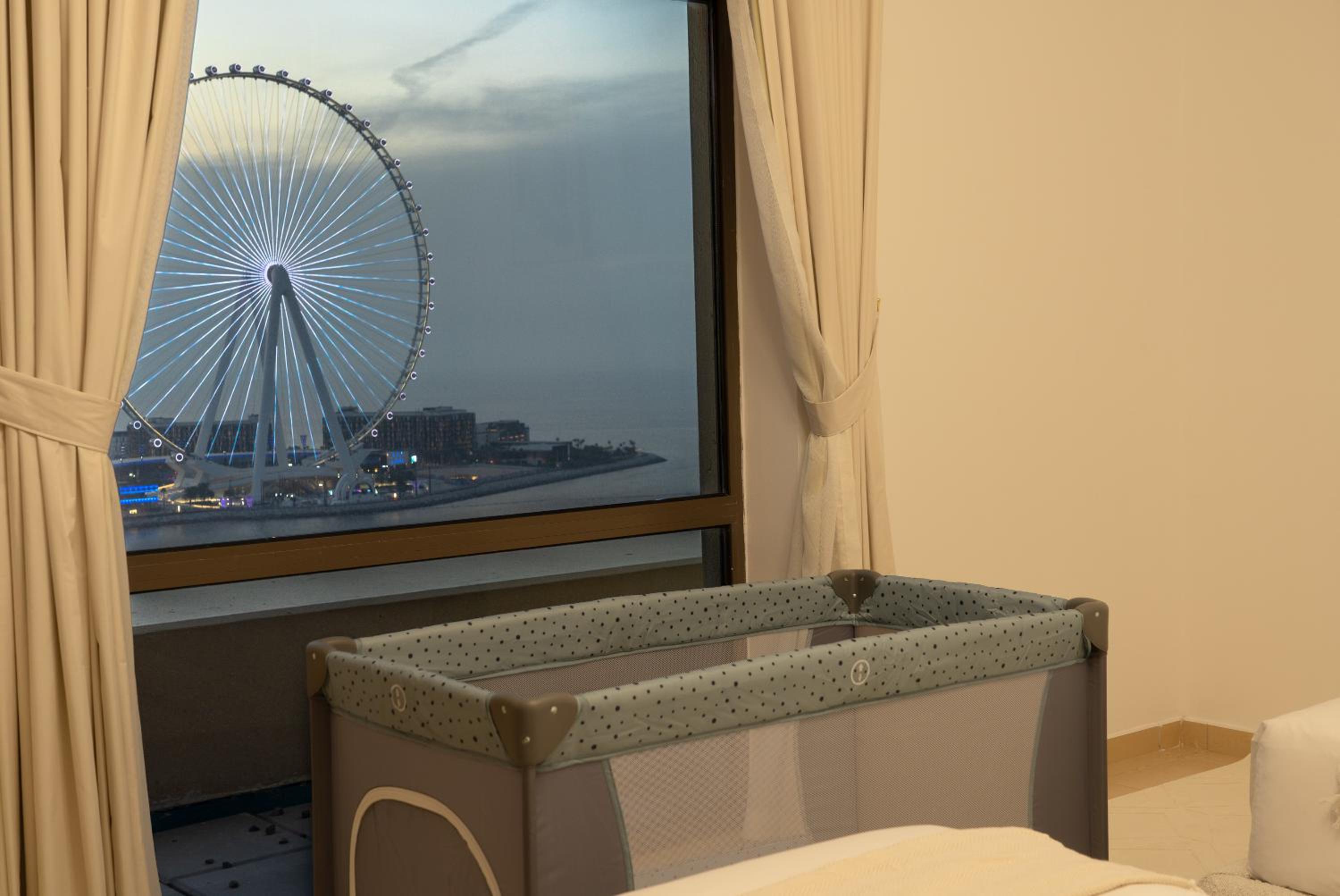 JBR Rimal By Luxe Living - Dubai Eye View