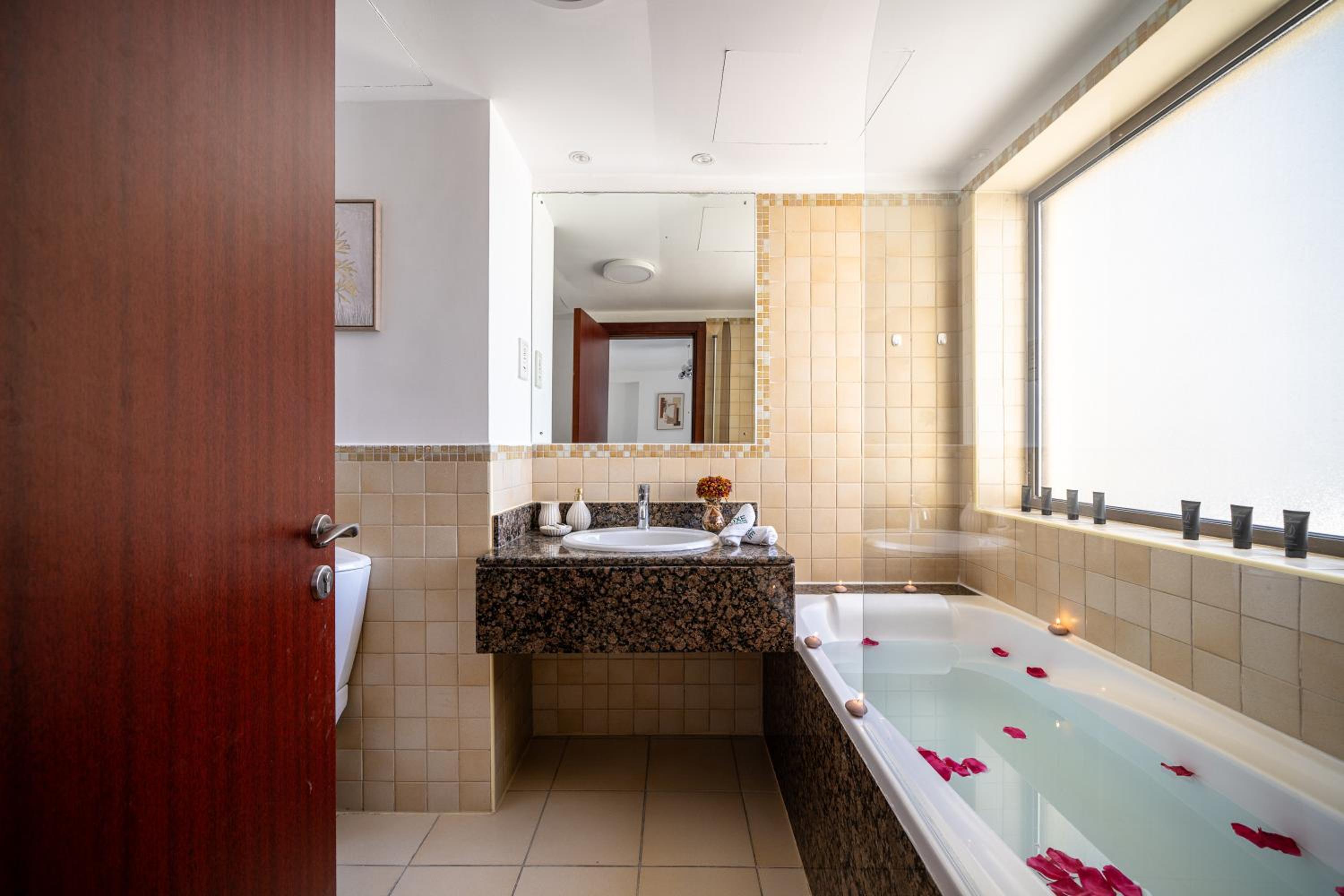 JBR Rimal By Luxe Living - Dubai Eye View