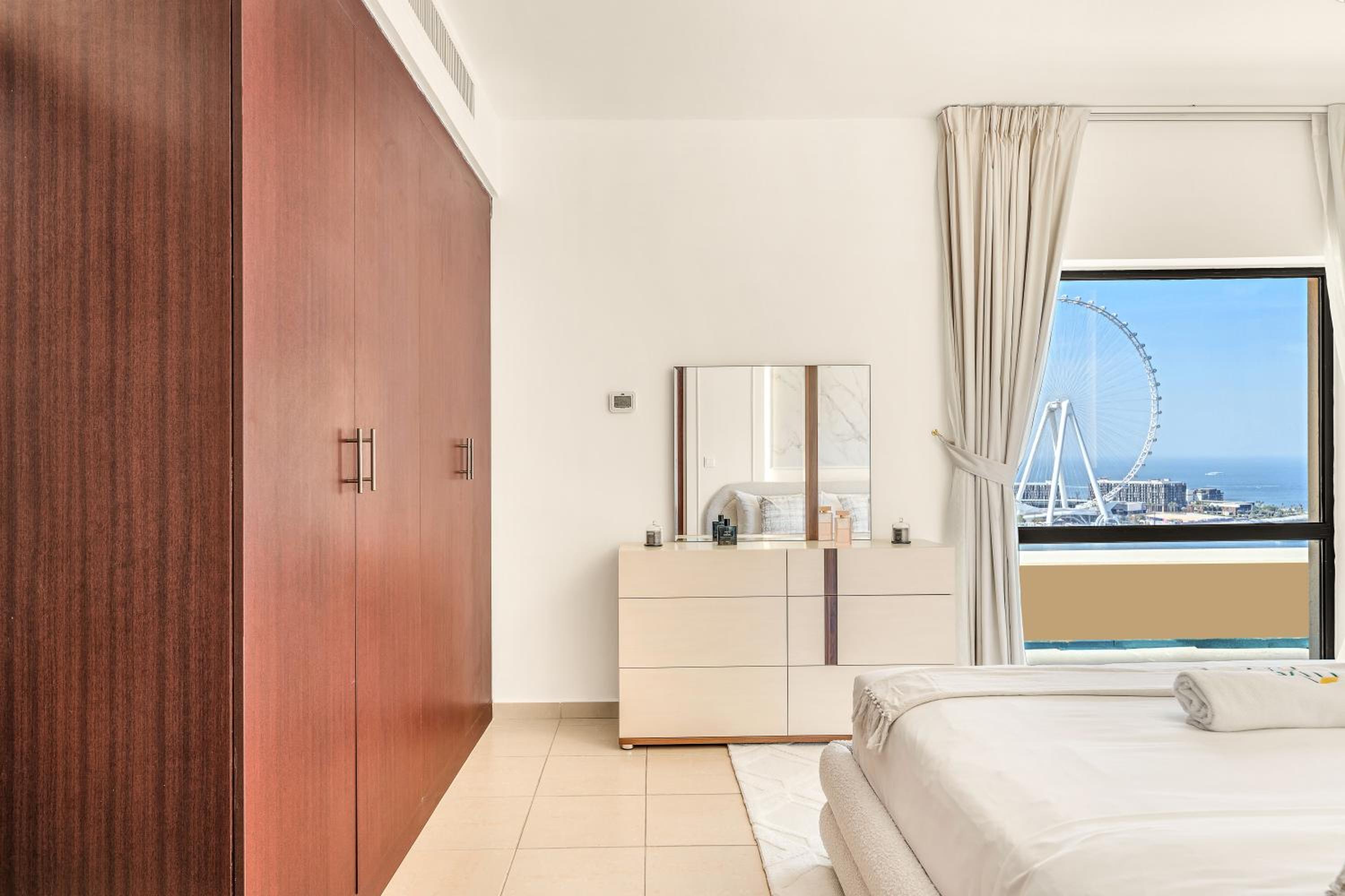 JBR Rimal By Luxe Living - Dubai Eye View