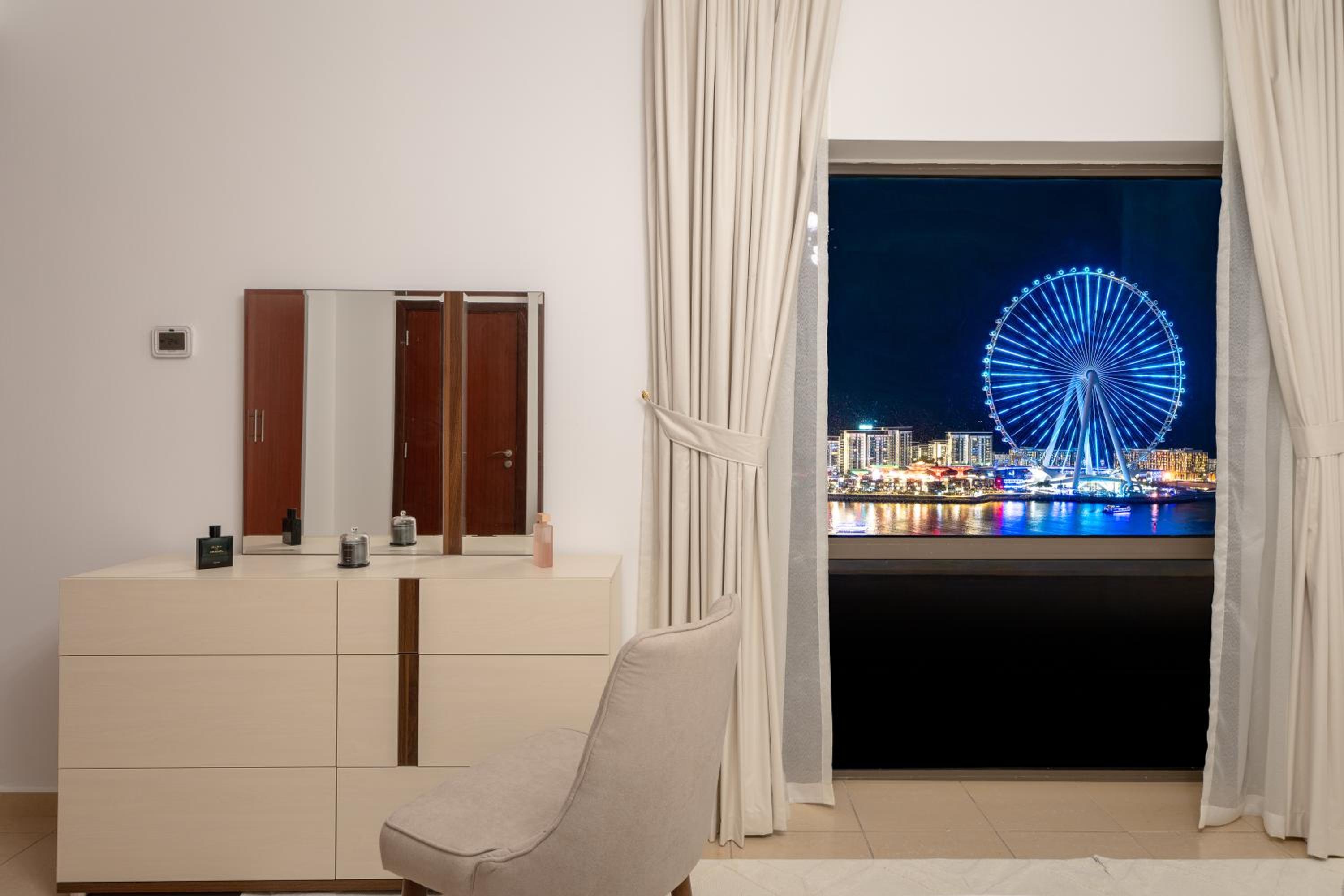 JBR Rimal By Luxe Living - Dubai Eye View
