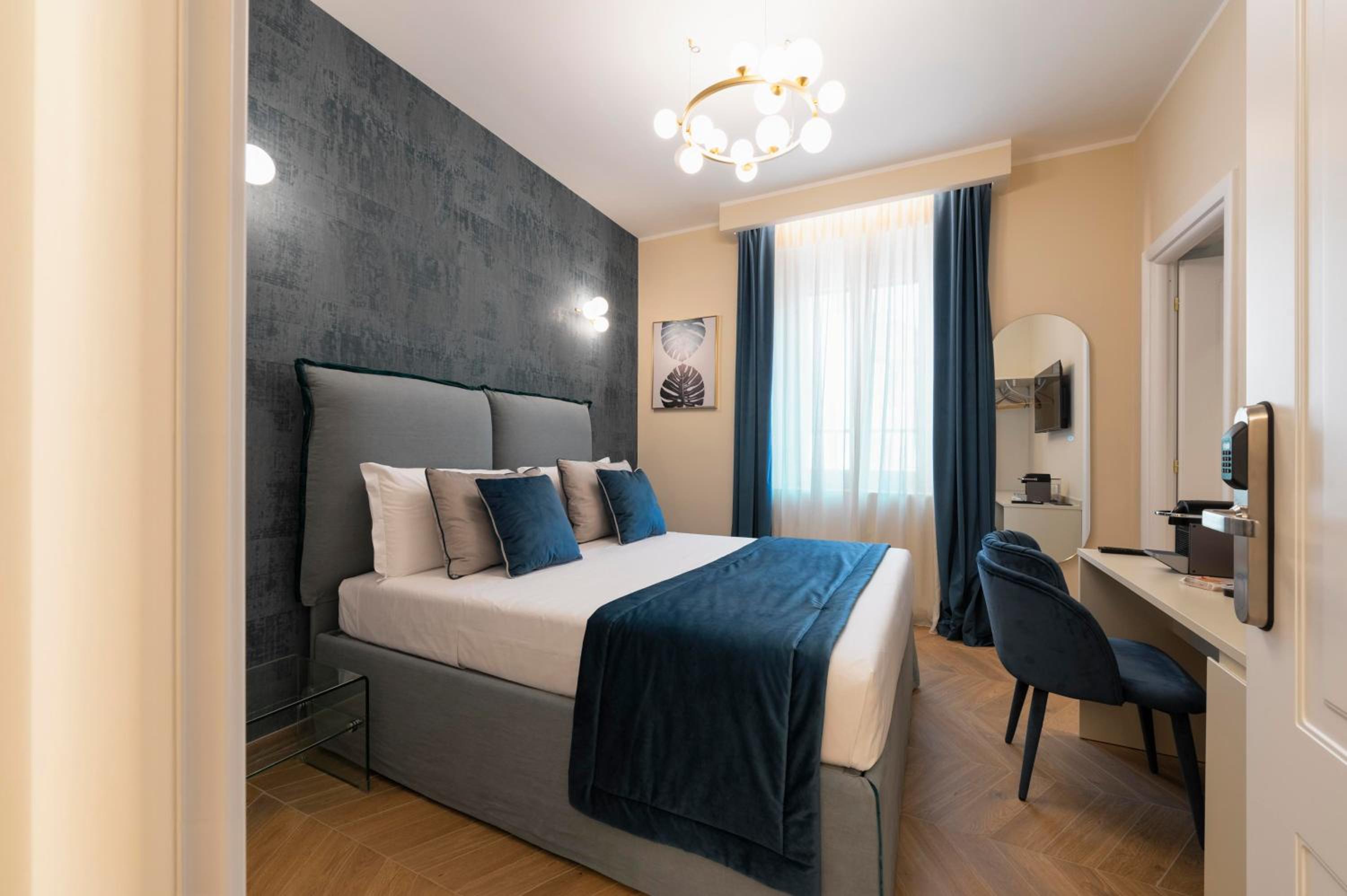 Termini Luxury 12 Beds Apartment