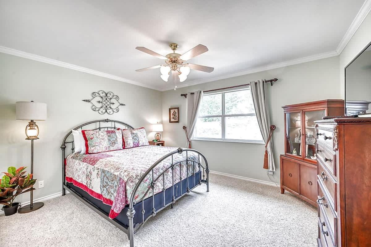 Hill Country Oasis-Deck-BBQ Grill-10 Min to Town!