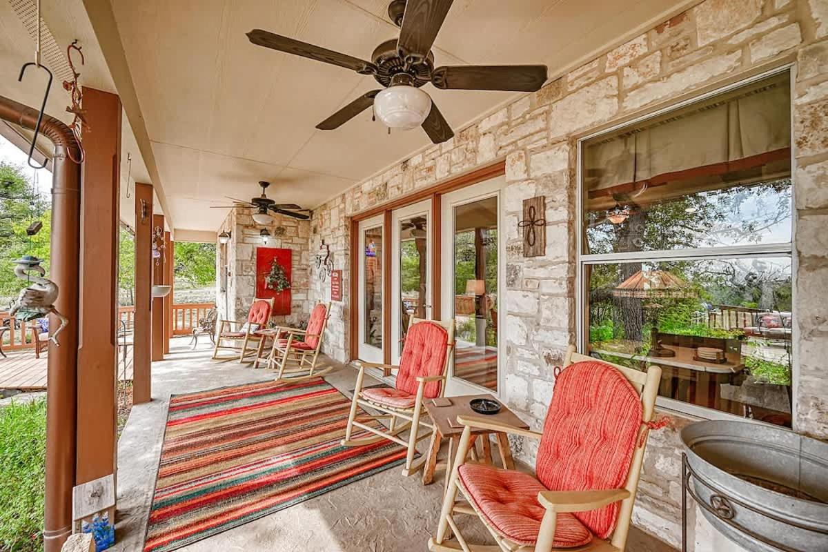 Hill Country Oasis-Deck-BBQ Grill-10 Min to Town!