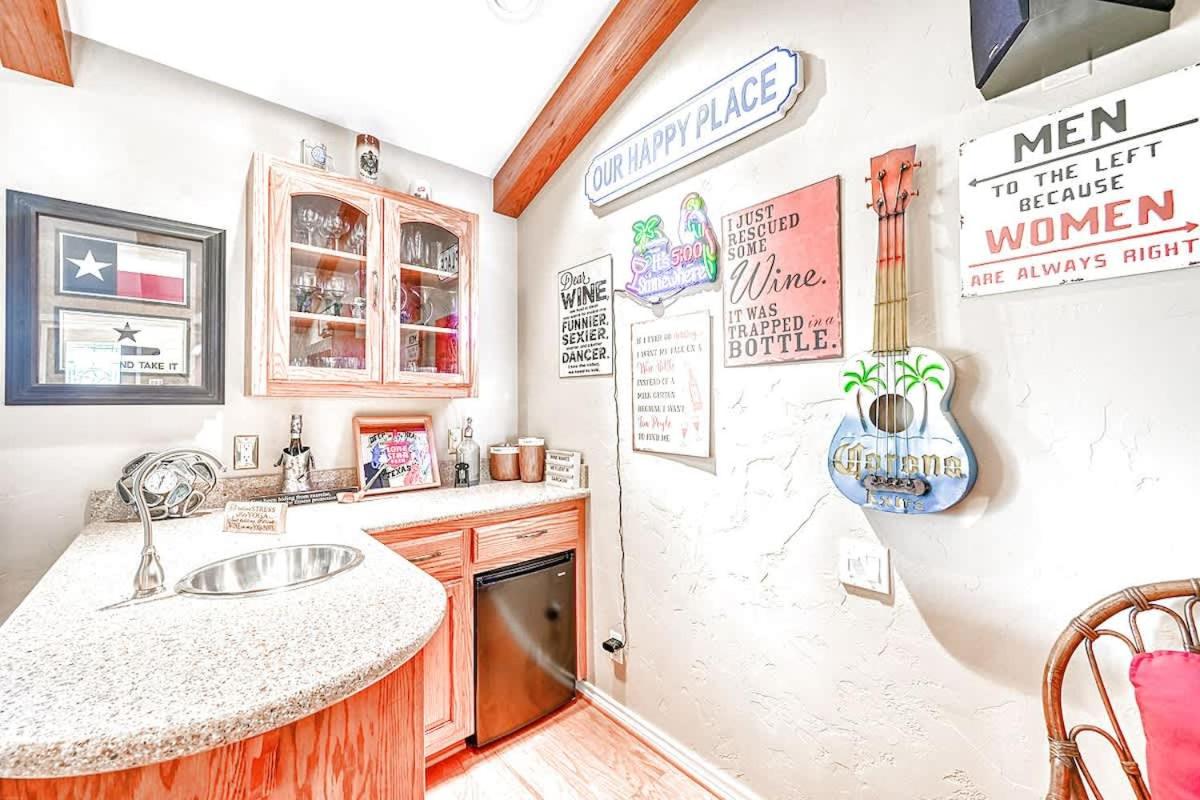Hill Country Oasis-Deck-BBQ Grill-10 Min to Town!
