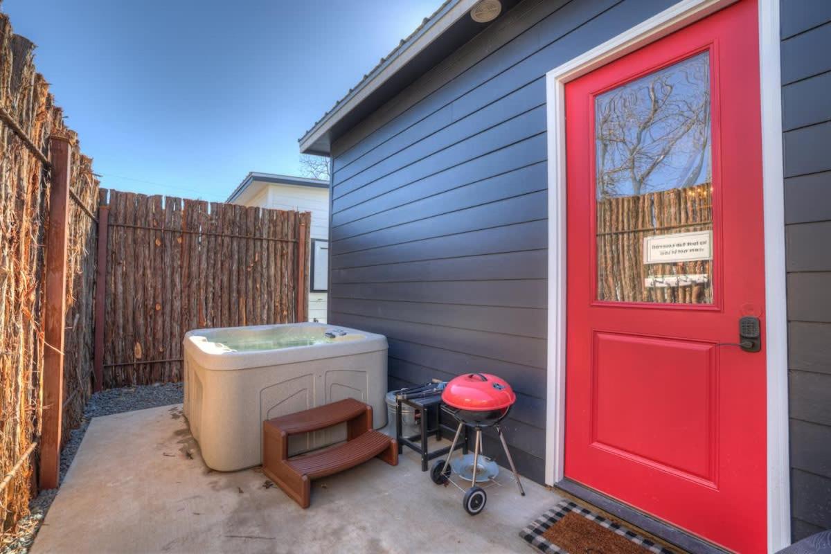 Pop 3: Hot-Tub, Close to Main St