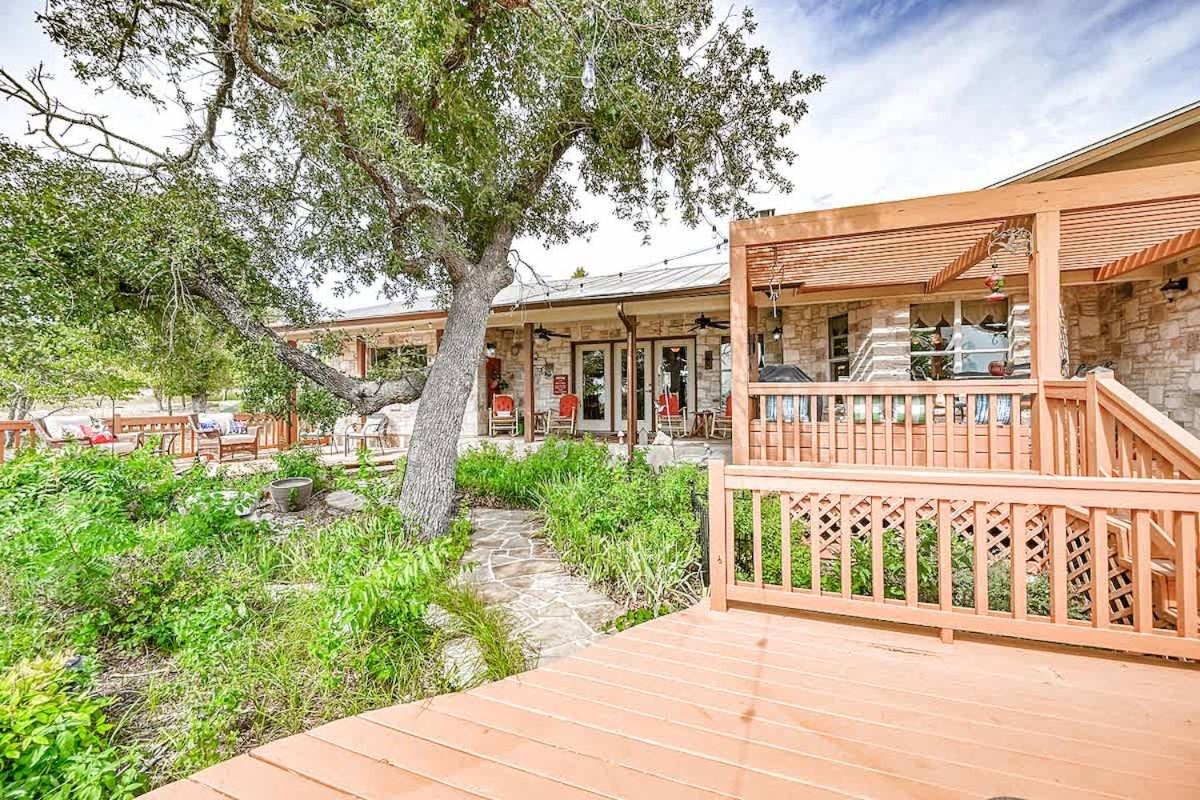 Hill Country Oasis-Deck-BBQ Grill-10 Min to Town!