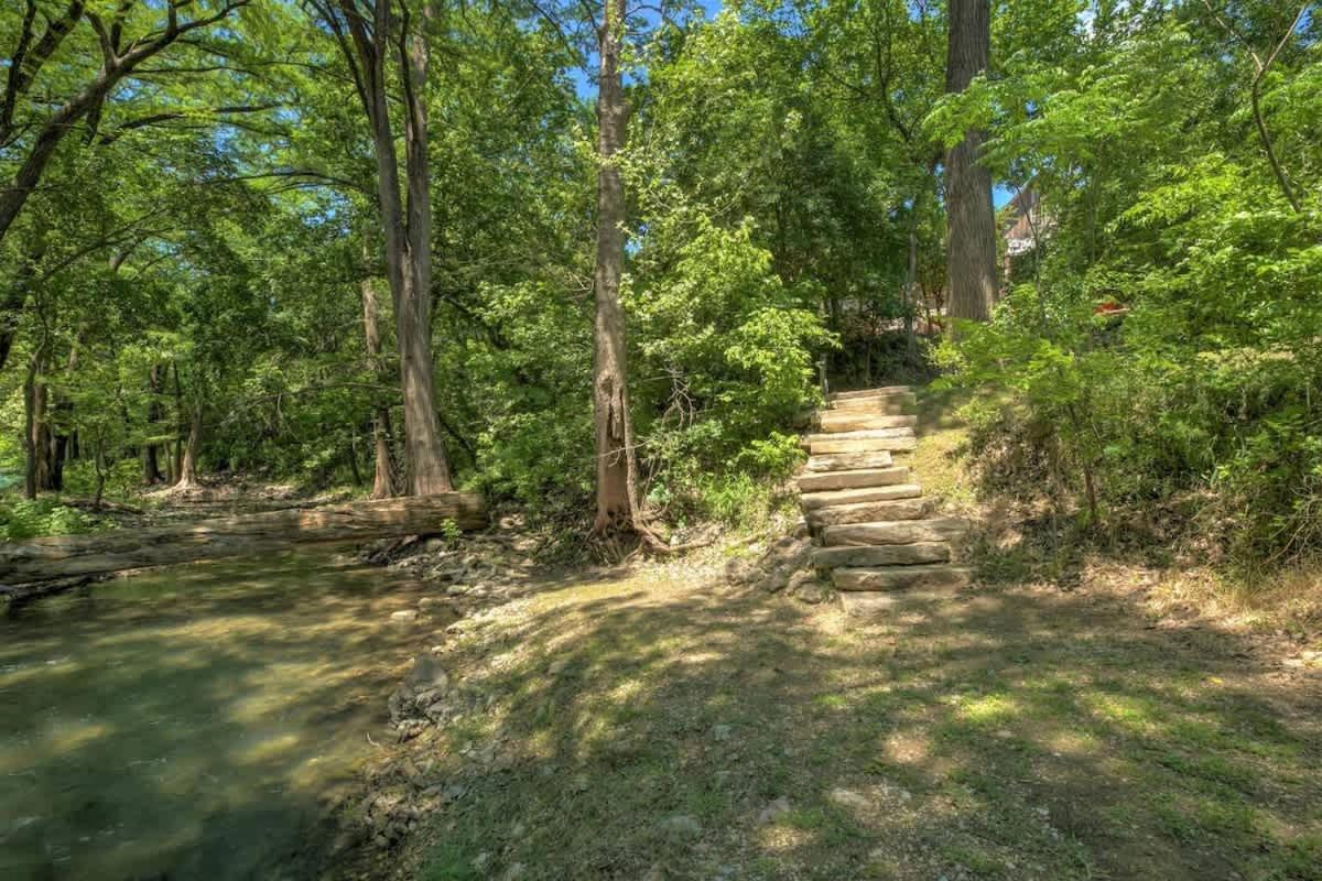 Life is Gruene-Riverfront Luxury-1Mi To GrueneHall