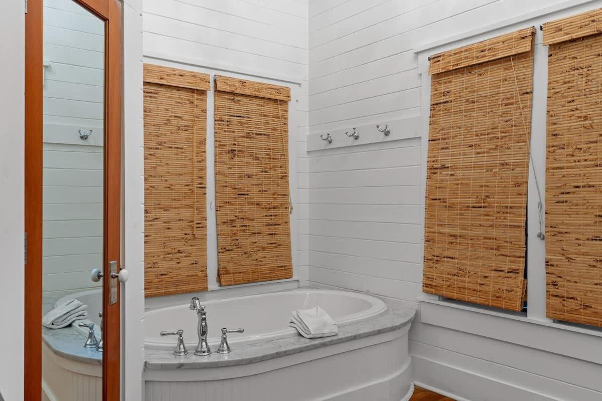 Life is Gruene-Riverfront Luxury-1Mi To GrueneHall