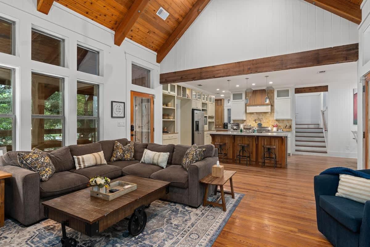 Life is Gruene-Riverfront Luxury-1Mi To GrueneHall