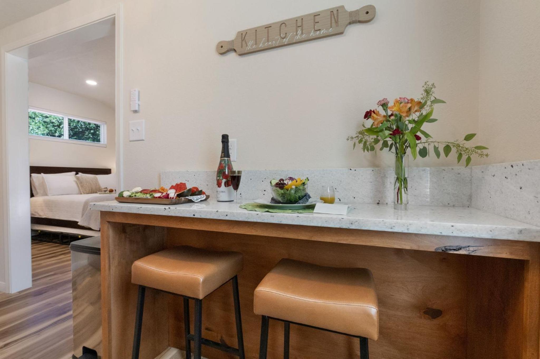 Kleines Hauschen - Cozy hideaway 6 min to Downtown
