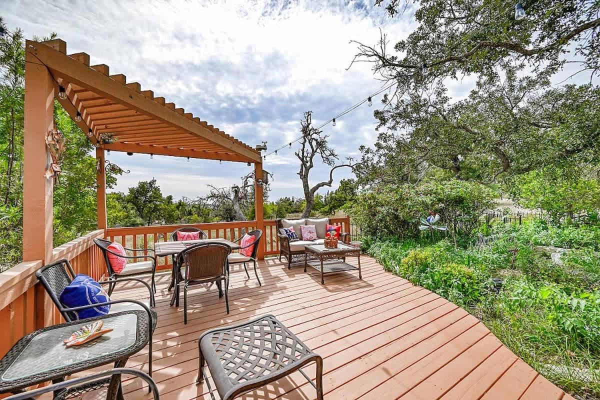 Hill Country Oasis-Deck-BBQ Grill-10 Min to Town!