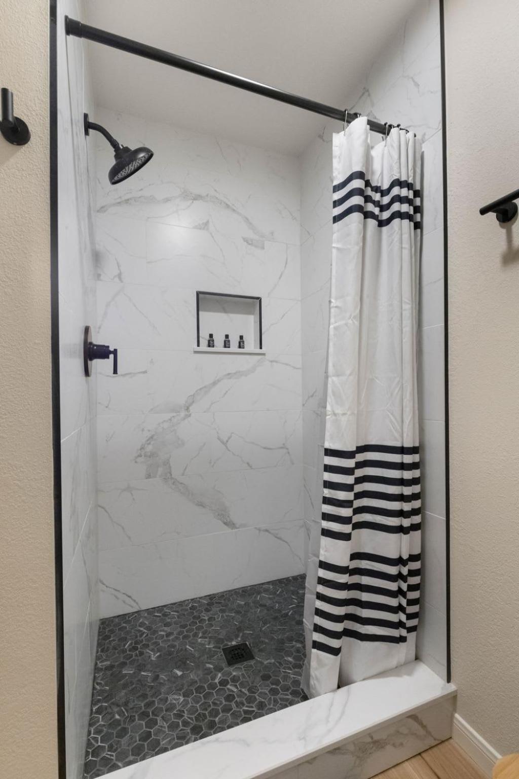 Kleines Hauschen - Cozy hideaway 6 min to Downtown