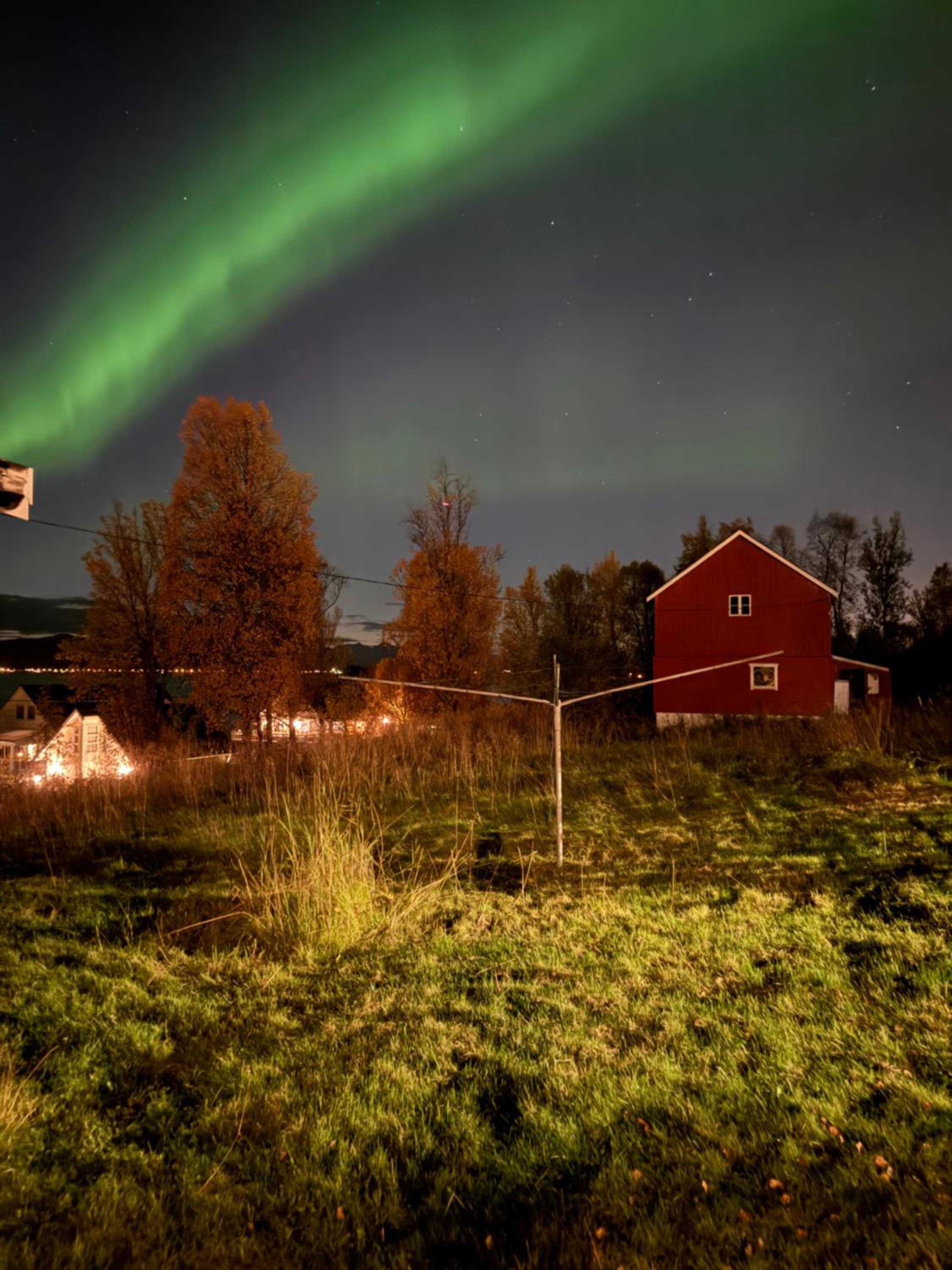 Sigridtunet - 4 bedroom Arctic experiences by the sea, with great opportunities to see the Northern lights dancing just for you!