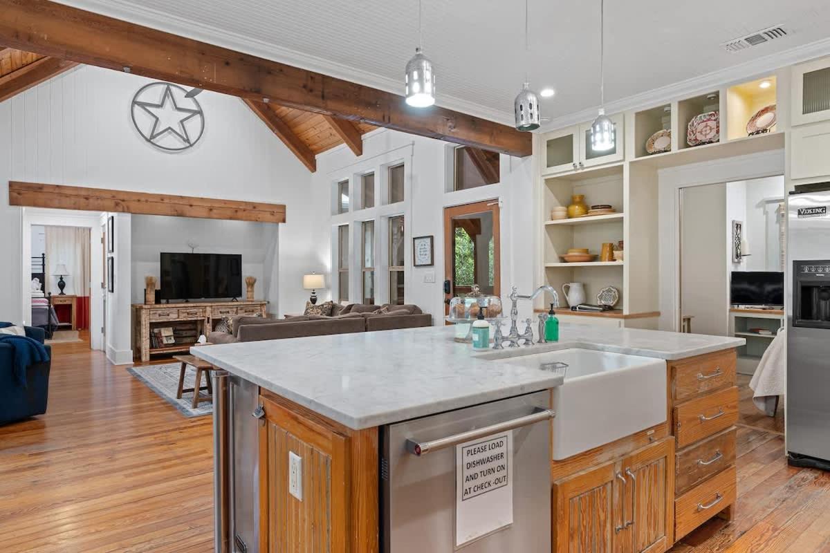 Life is Gruene-Riverfront Luxury-1Mi To GrueneHall