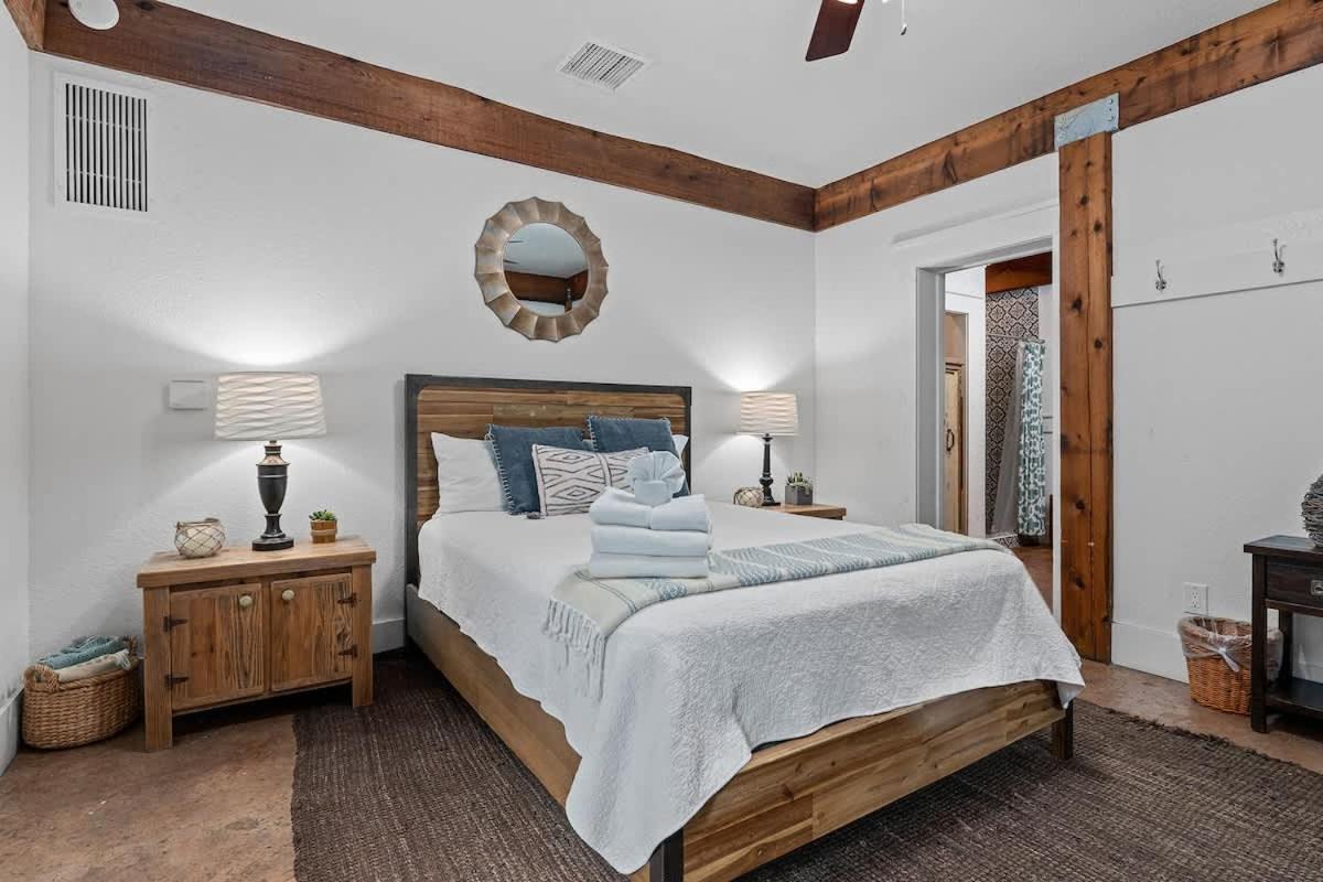 Life is Gruene-Riverfront Luxury-1Mi To GrueneHall