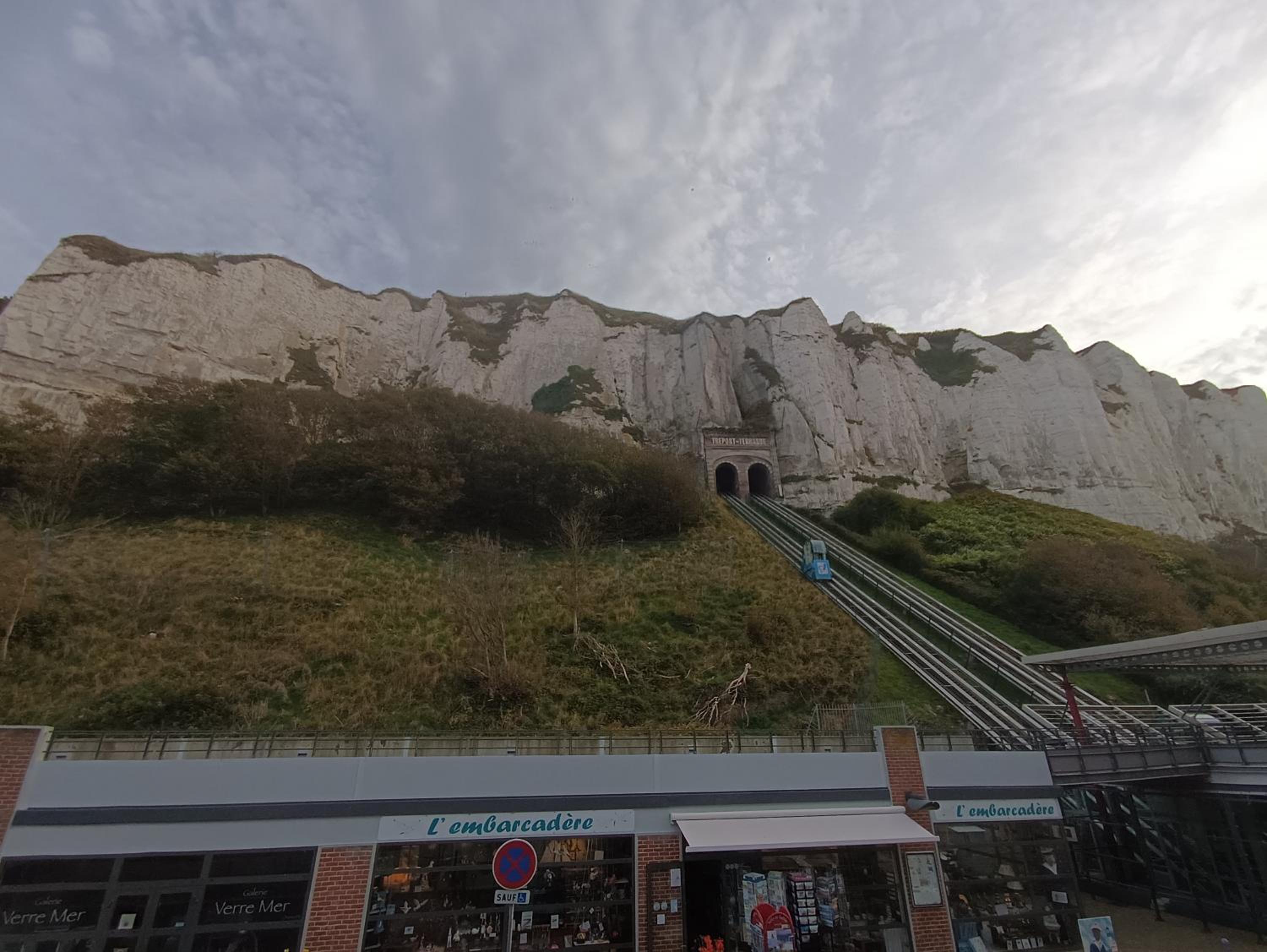 L'échappée Belle face aux Falaises