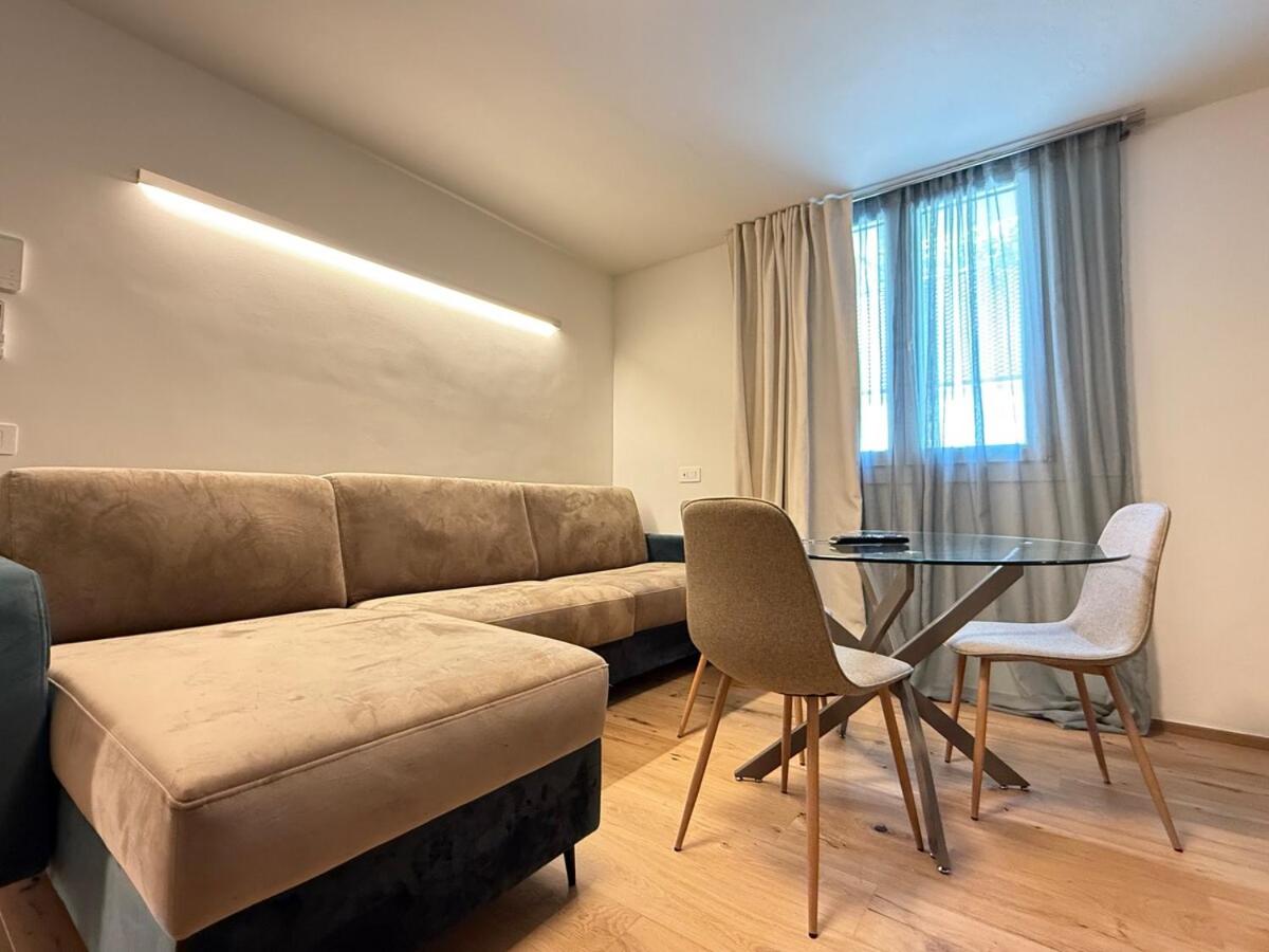 AlfieriA - Netflix-Parking-Supermarket-Centro