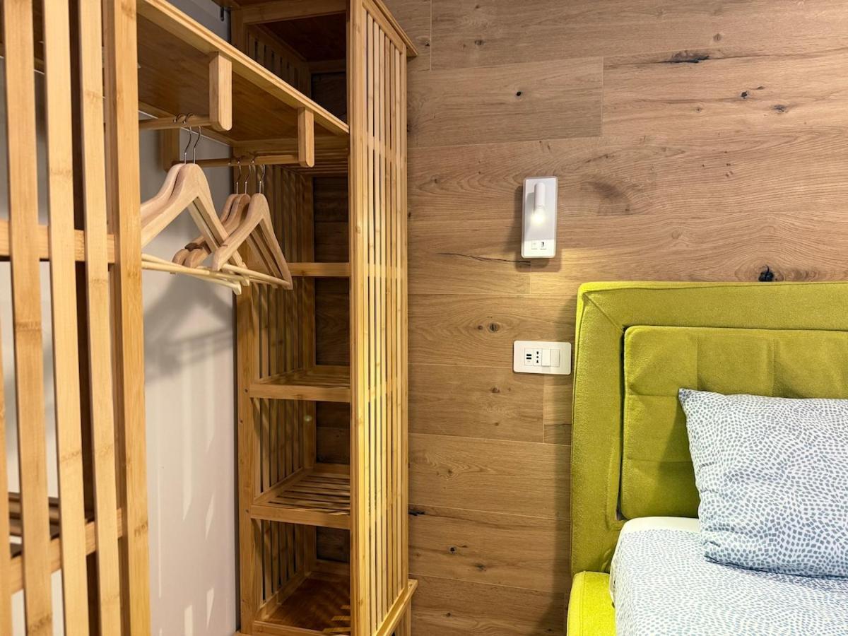 AlfieriA - Netflix-Parking-Supermarket-Centro