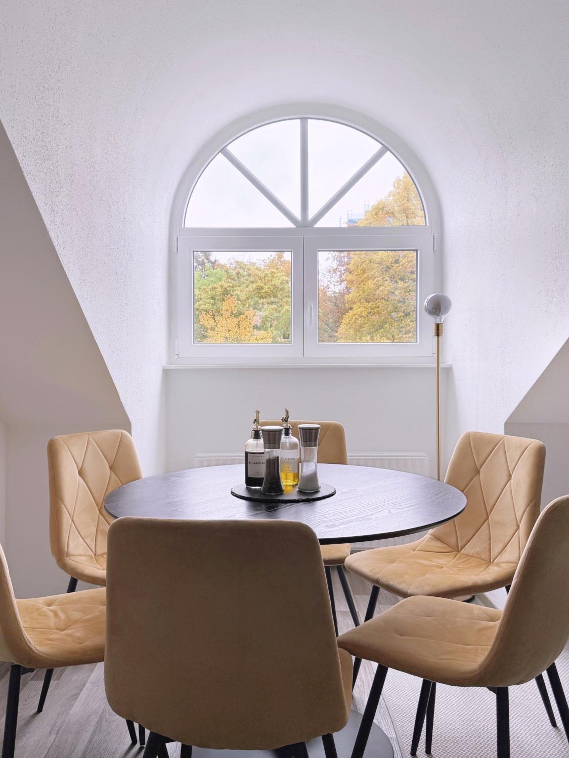 nestup - Zentrales Apartment mit Boxspringbetten, Smart-TV und ausgestatteter Küche
