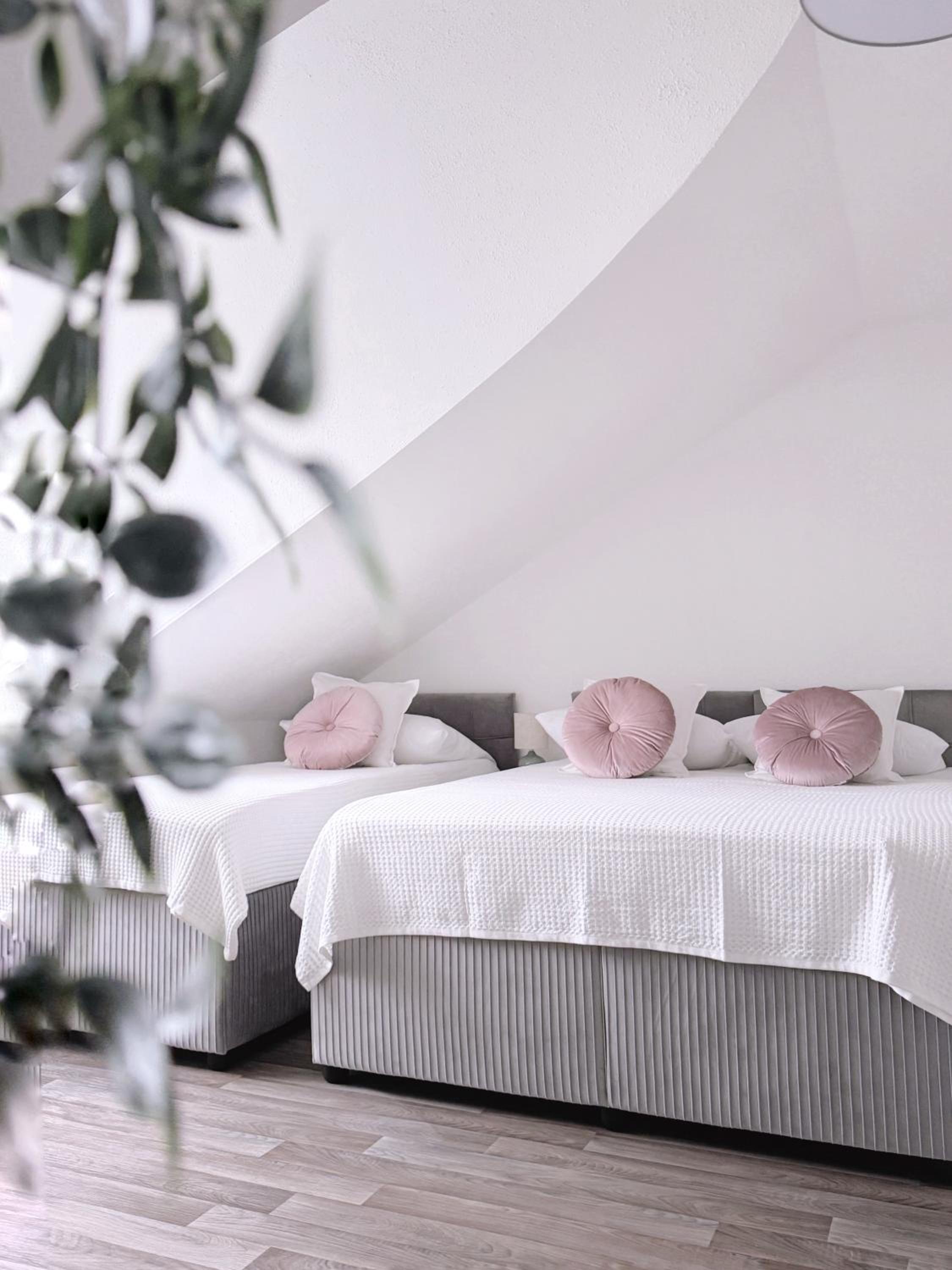 nestup - Zentrales Apartment mit Boxspringbetten, Smart-TV und ausgestatteter Küche