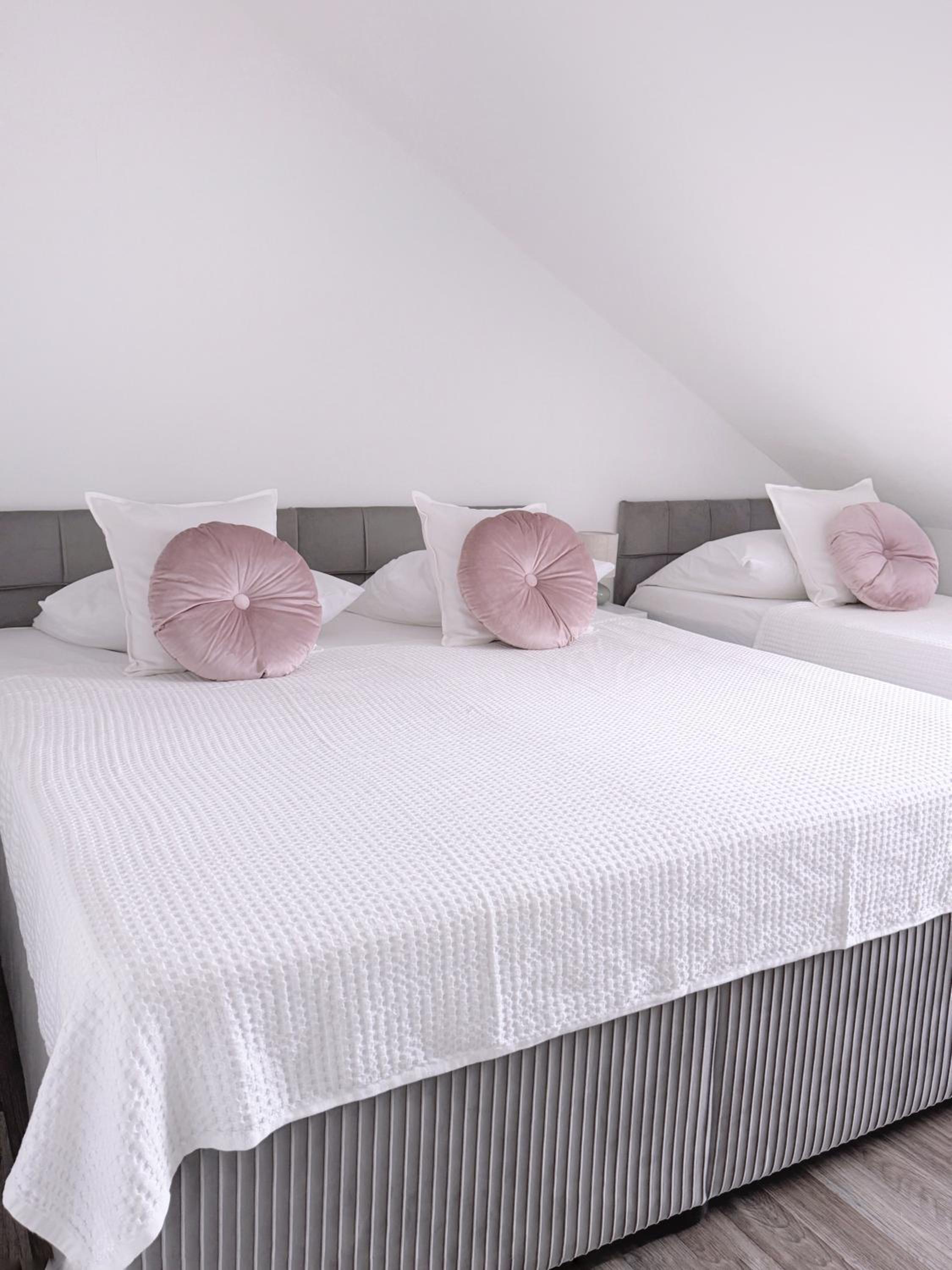 nestup - Zentrales Apartment mit Boxspringbetten, Smart-TV und ausgestatteter Küche