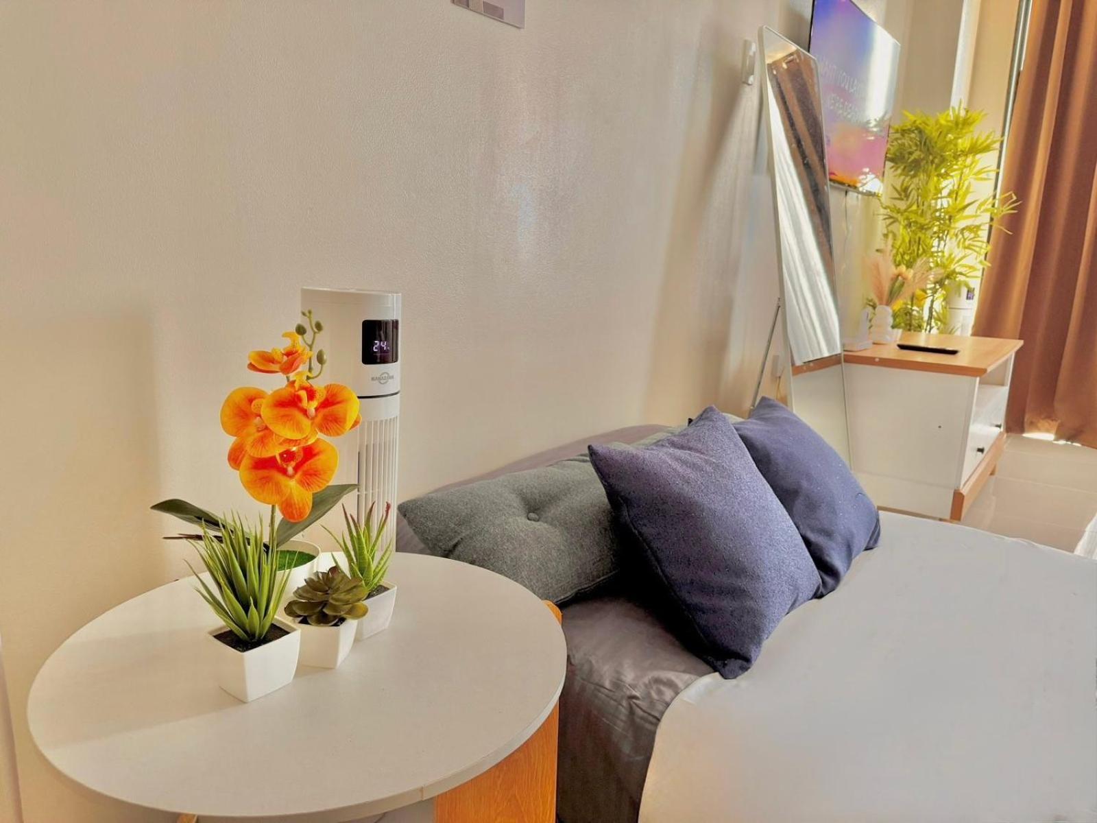 Luxe Bed Free Wi-Fi Movie streaming Pool Gym Near Airport and Mactan Newtown