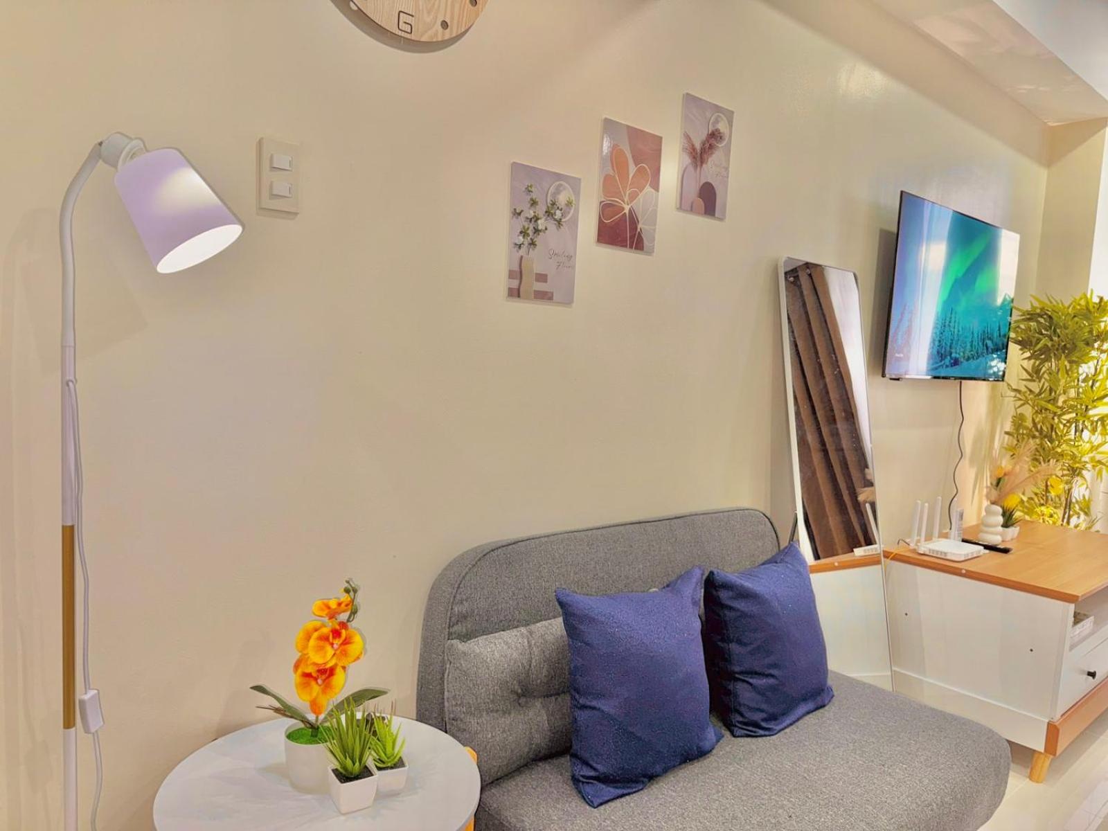 Luxe Bed Free Wi-Fi Movie streaming Pool Gym Near Airport and Mactan Newtown