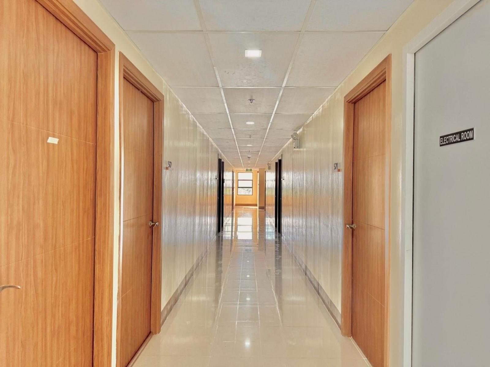 Luxe Bed Free Wi-Fi Movie streaming Pool Gym Near Airport and Mactan Newtown