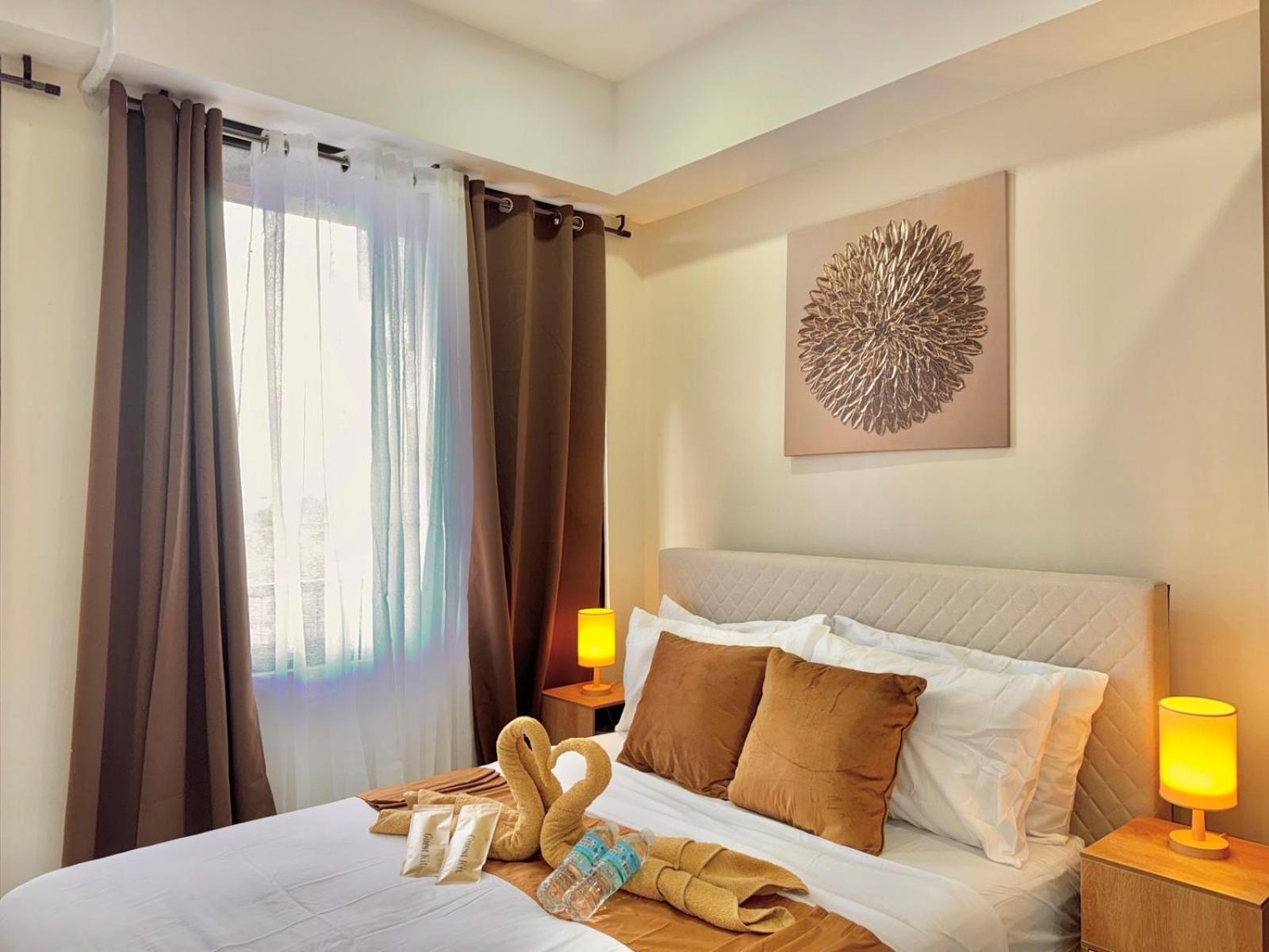 Luxe Bed Free Wi-Fi Movie streaming Pool Gym Near Airport and Mactan Newtown