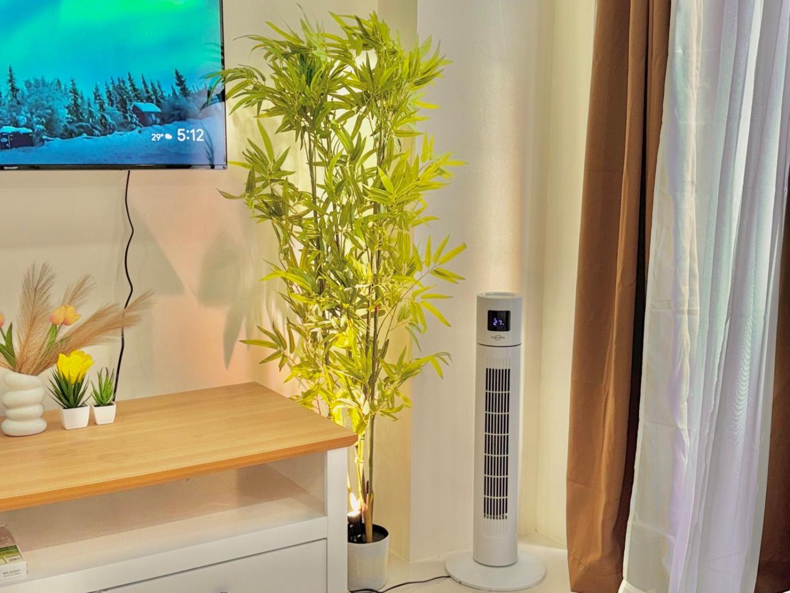Luxe Bed Free Wi-Fi Movie streaming Pool Gym Near Airport and Mactan Newtown
