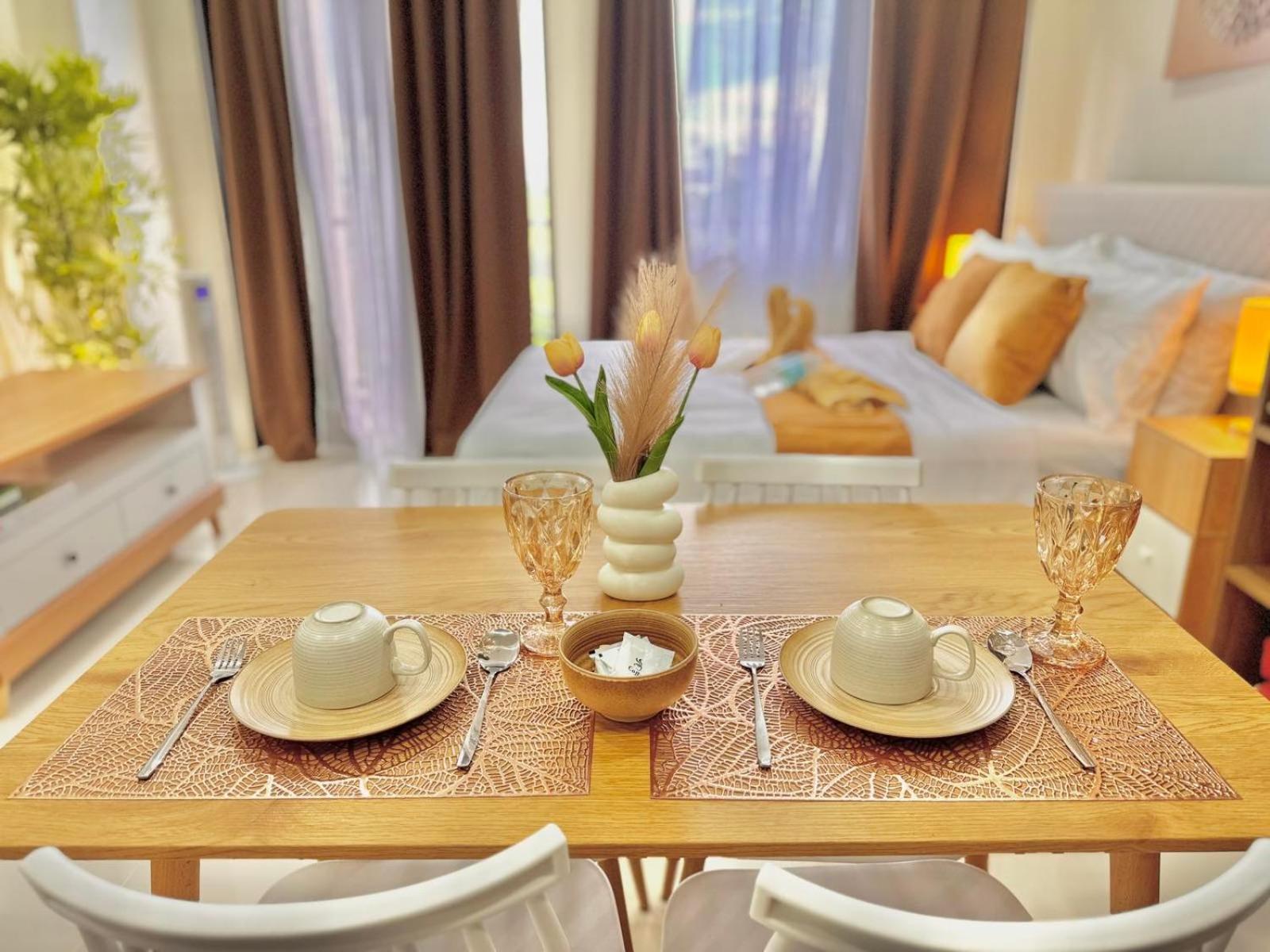 Luxe Bed Free Wi-Fi Movie streaming Pool Gym Near Airport and Mactan Newtown