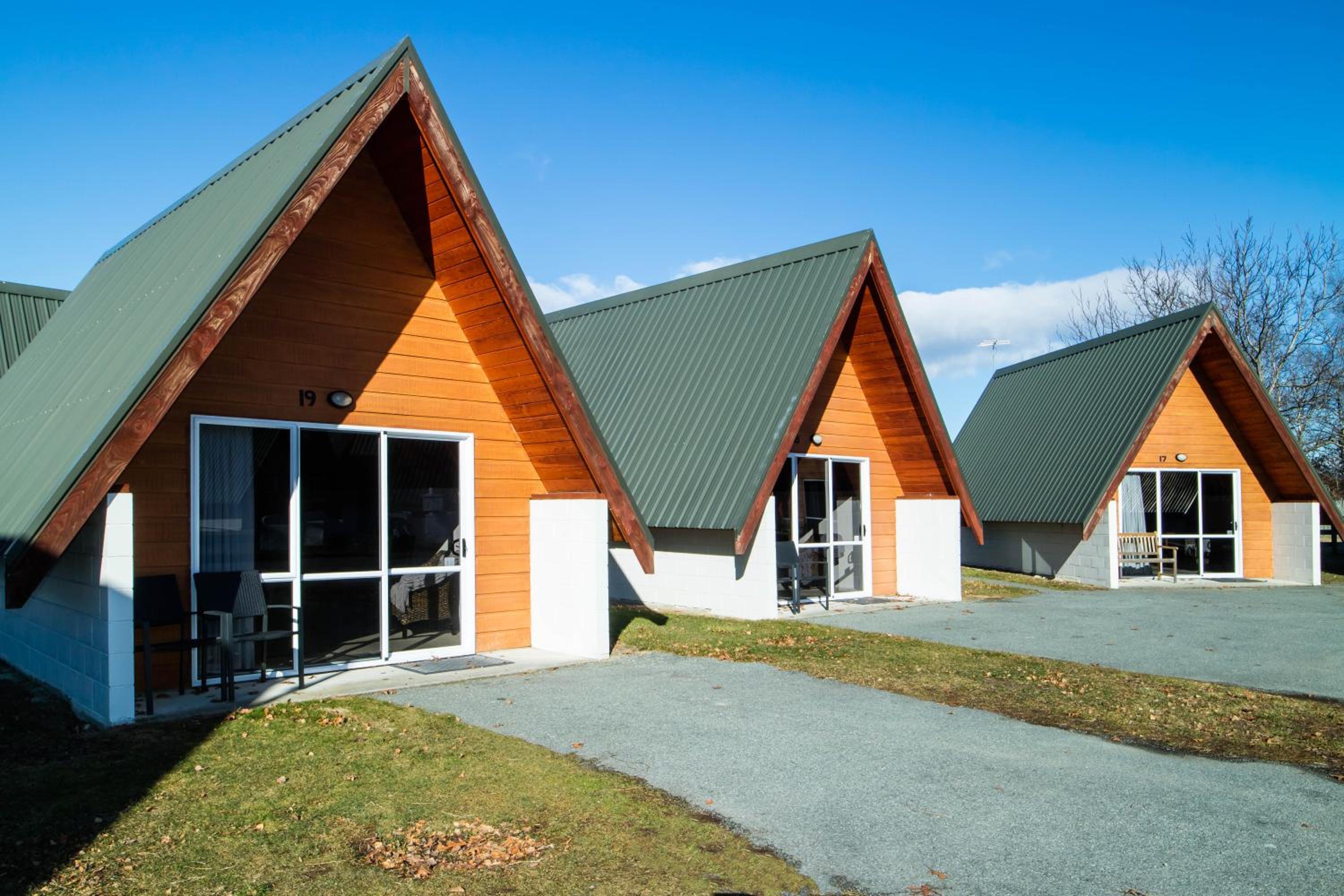 Mountain Chalets Motel