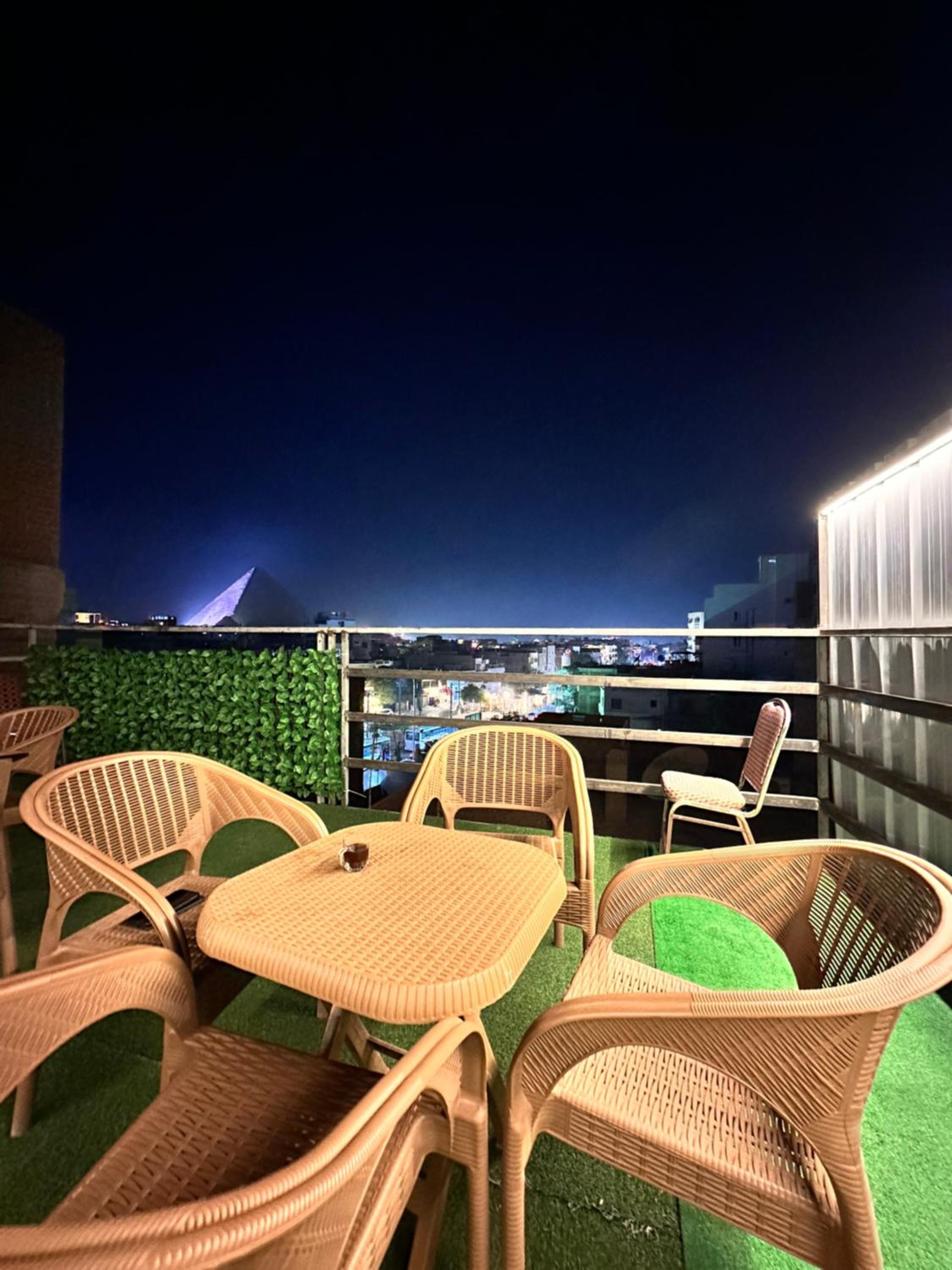 Great Pyramids view Lodge