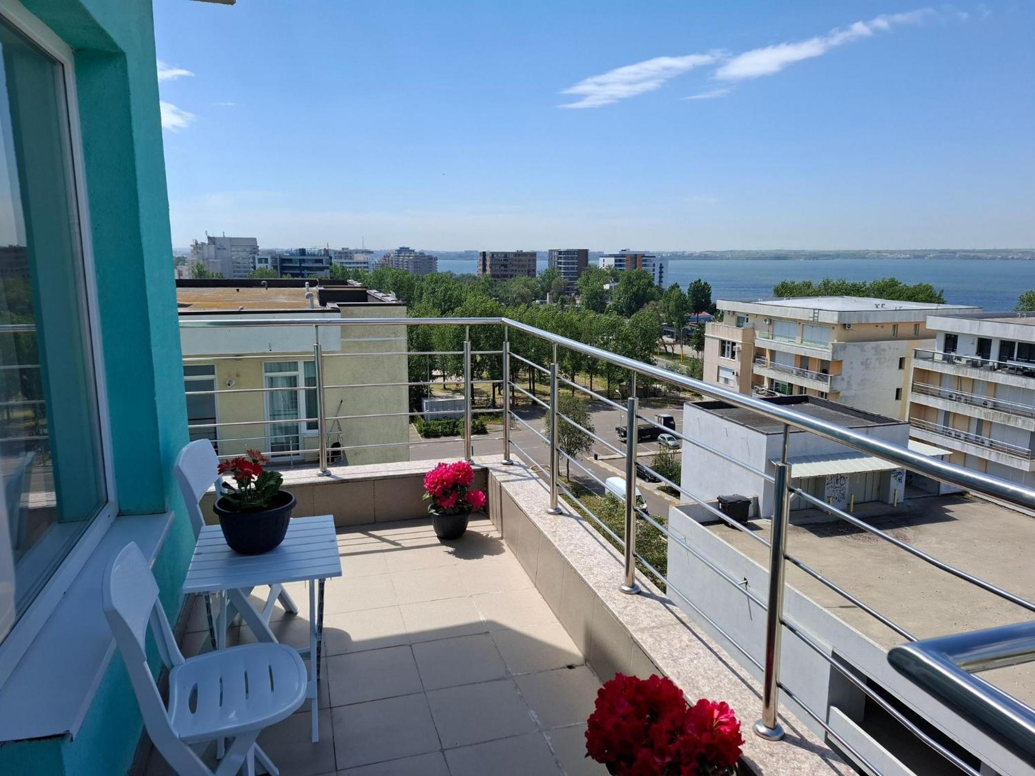 2 rooms apartment, max 4 persons, 30 meters far from the Beach and the Black Sea