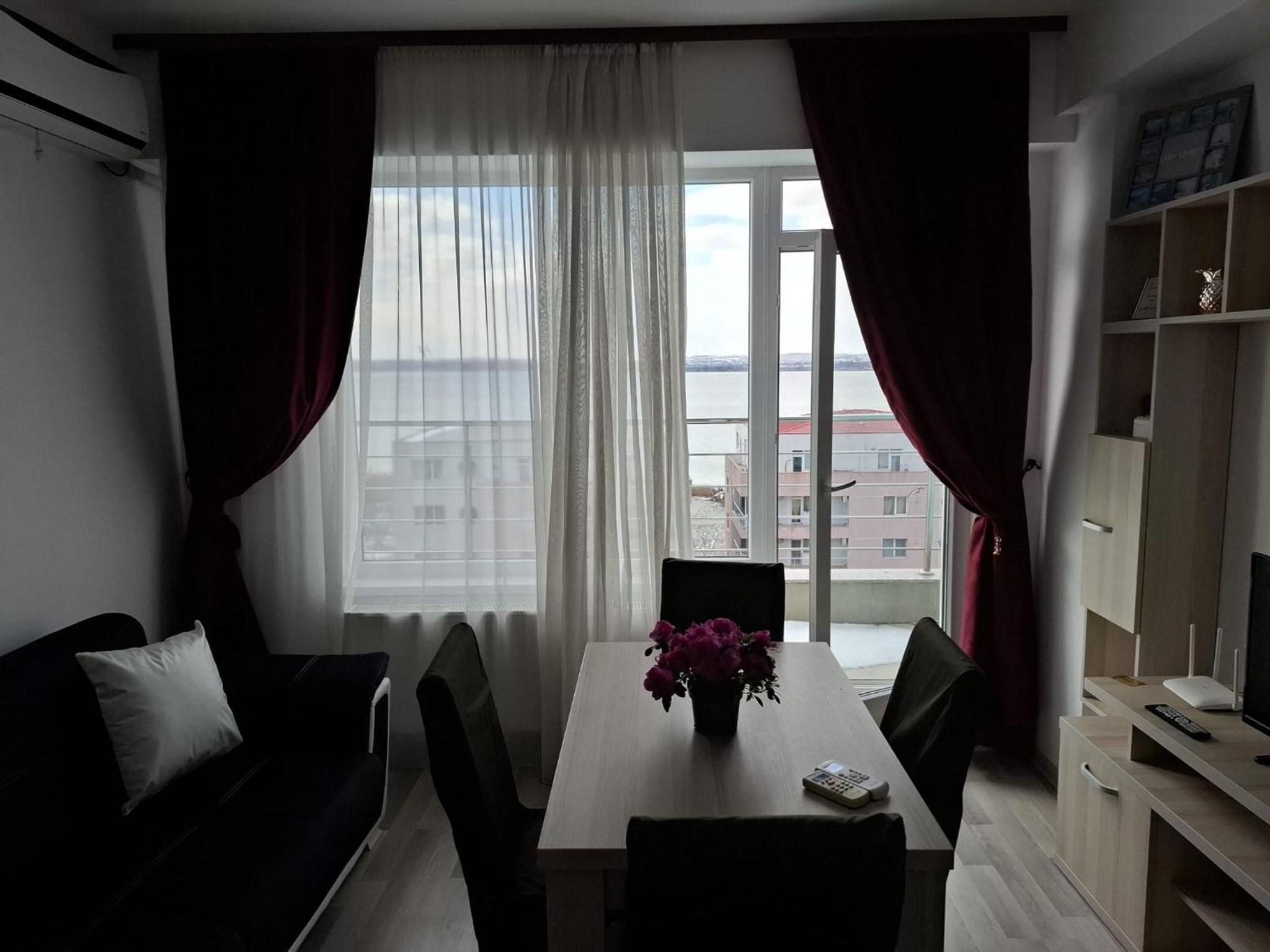 2 rooms apartment, max 4 persons, 30 meters far from the Beach and the Black Sea