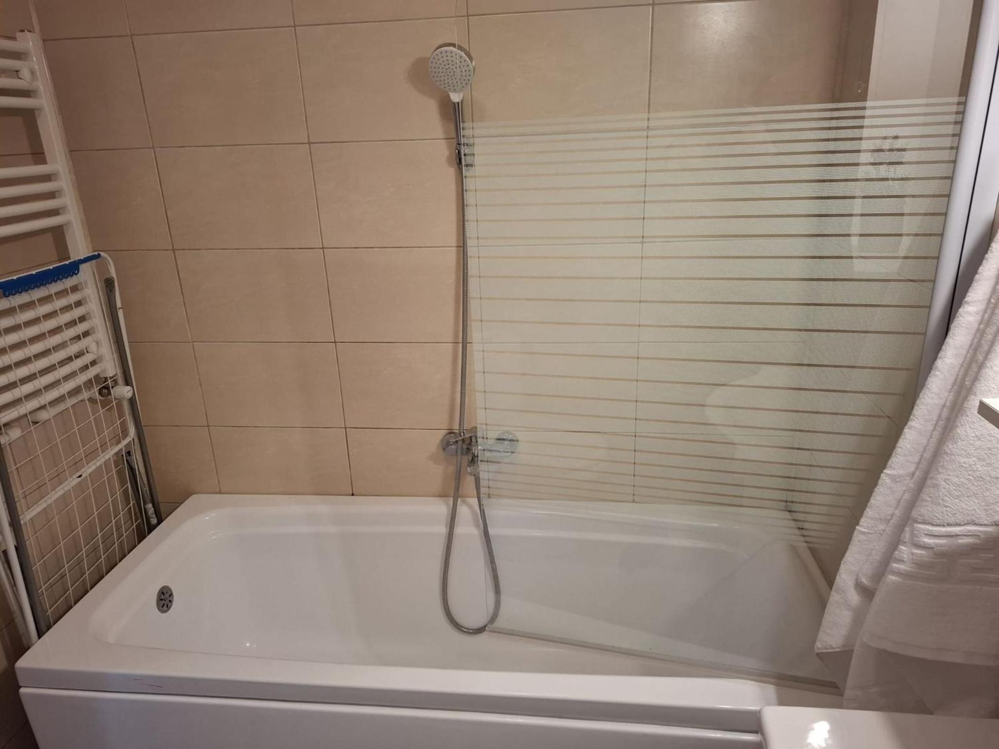 2 rooms apartment, max 4 persons, 30 meters far from the Beach and the Black Sea