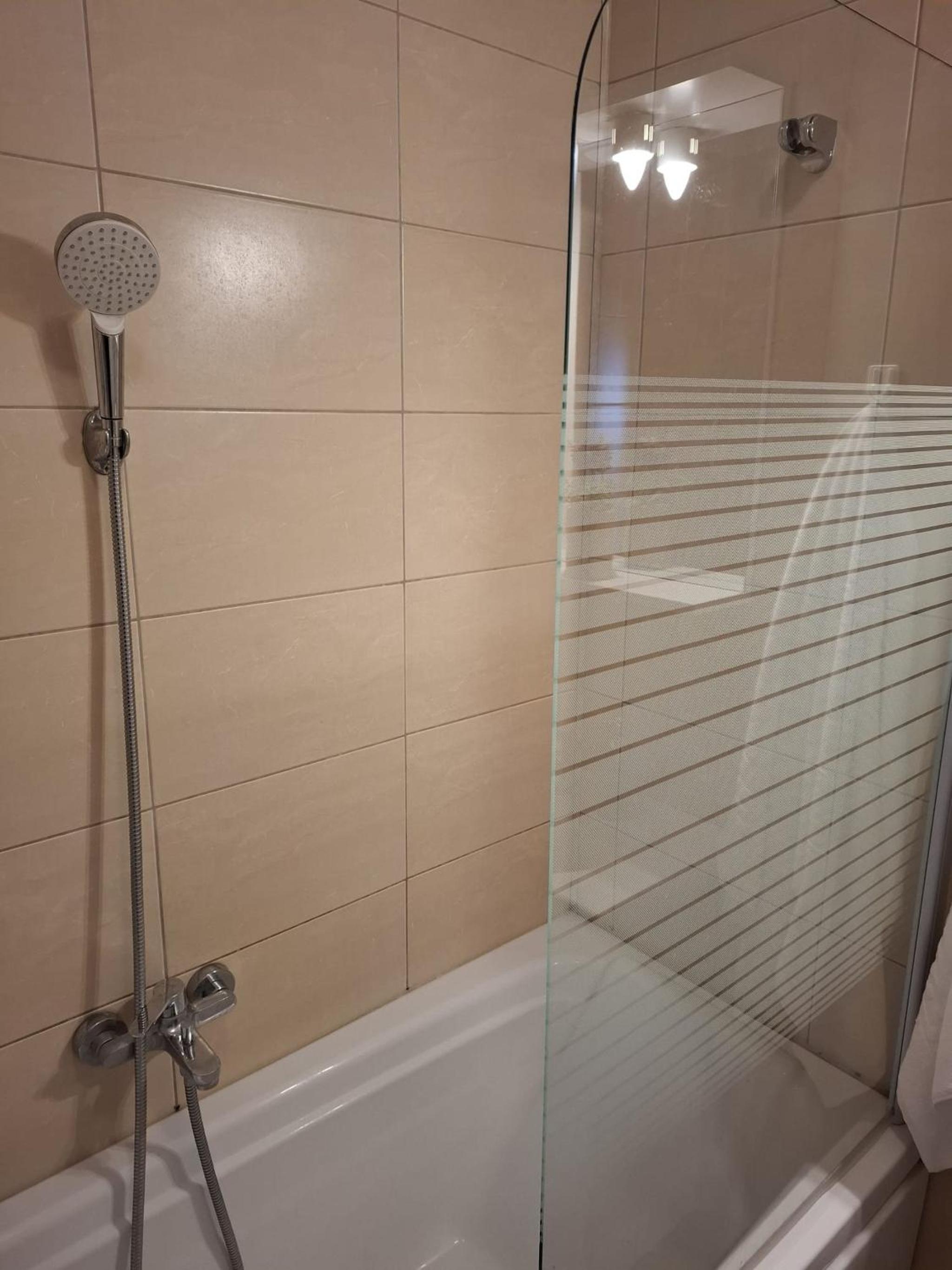 2 rooms apartment, max 4 persons, 30 meters far from the Beach and the Black Sea