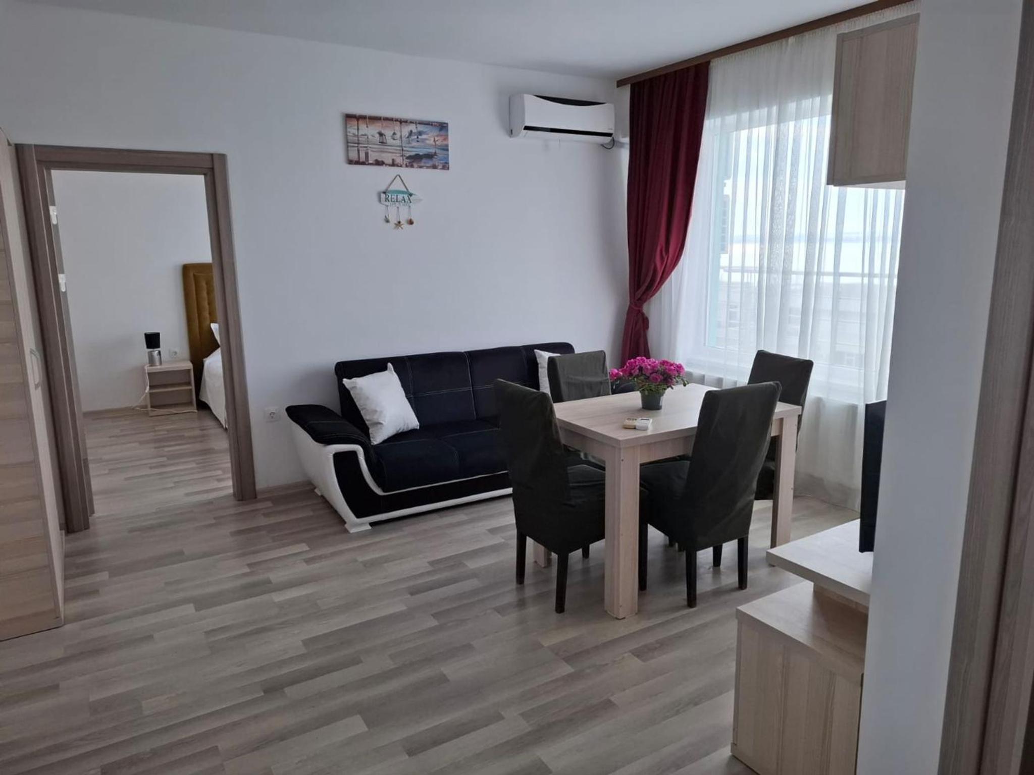 2 rooms apartment, max 4 persons, 30 meters far from the Beach and the Black Sea