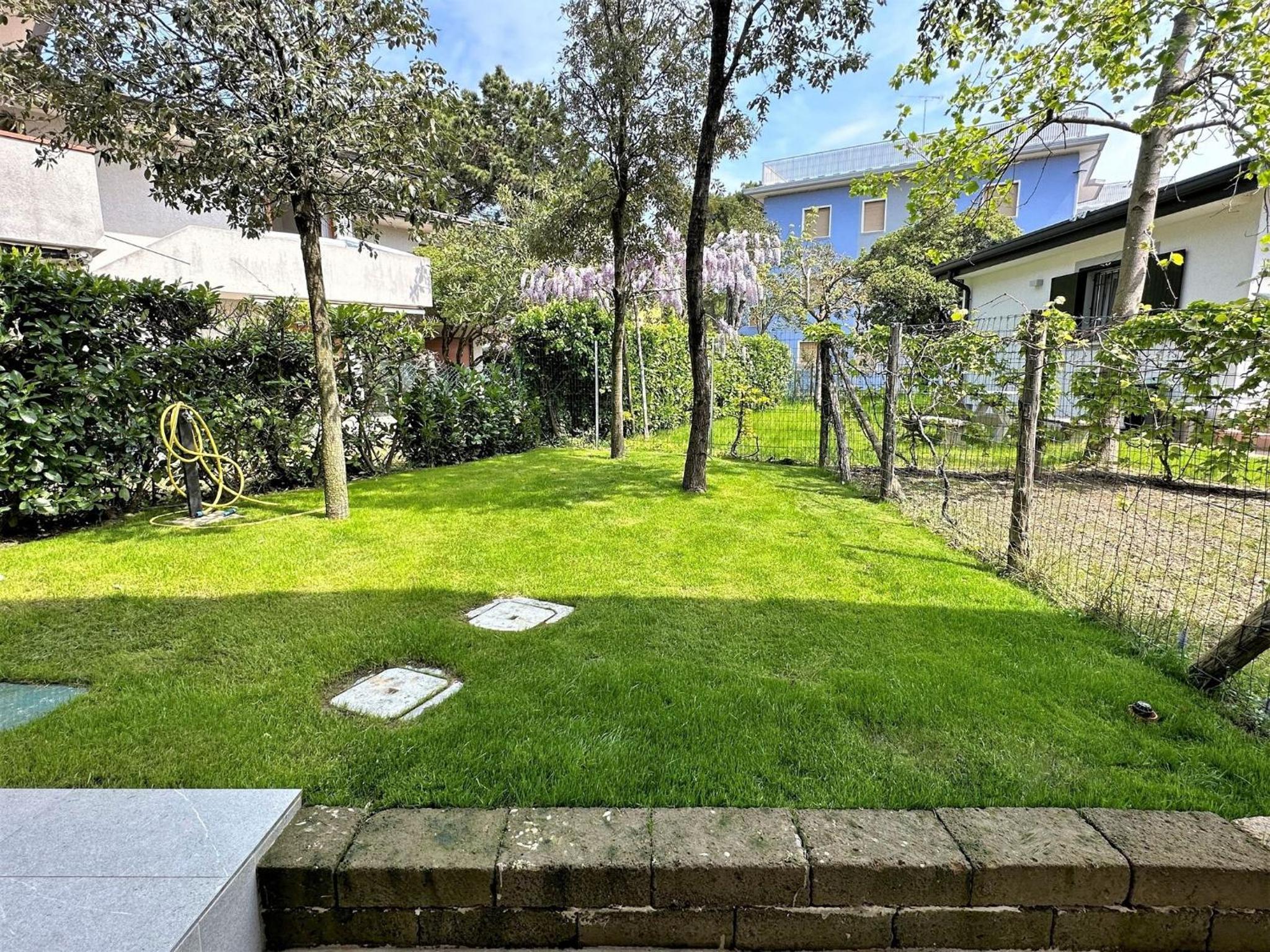 Quiet villa with private garden and BBQ
