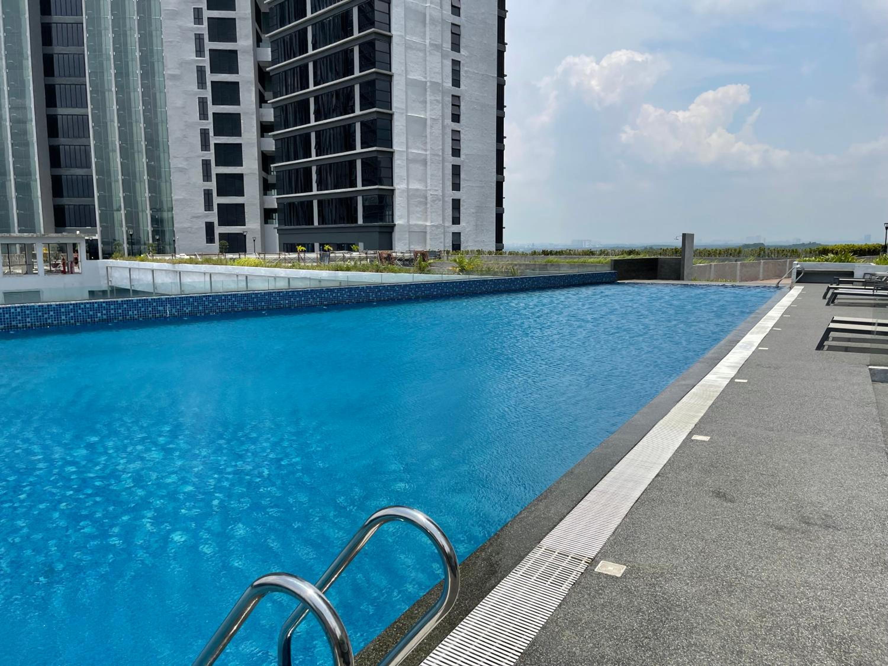 D'Pristine 4 bedder apartment opposite Legoland and Medini mall